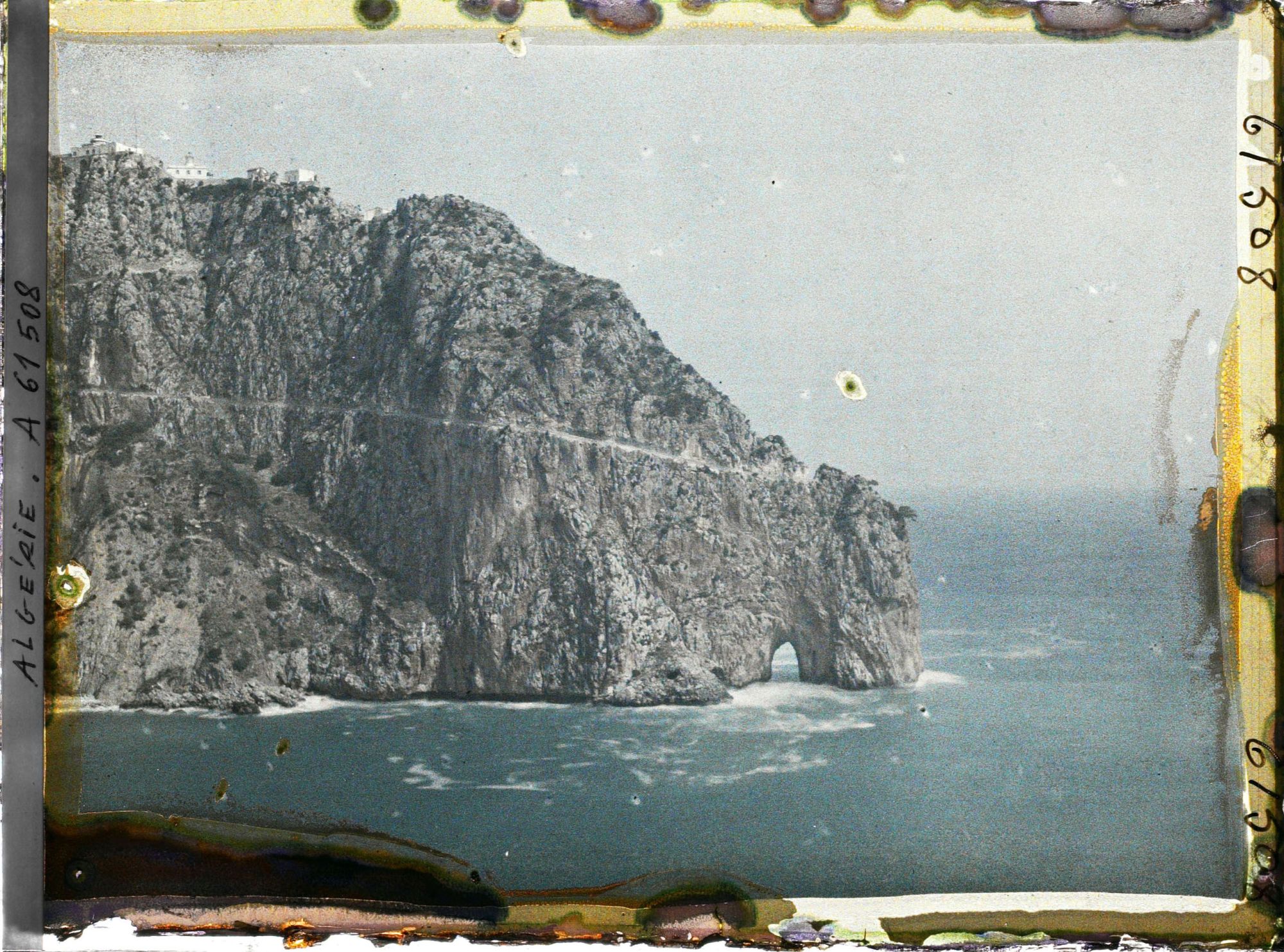Image représentant Le cap Carbon, la roche percée et le phare