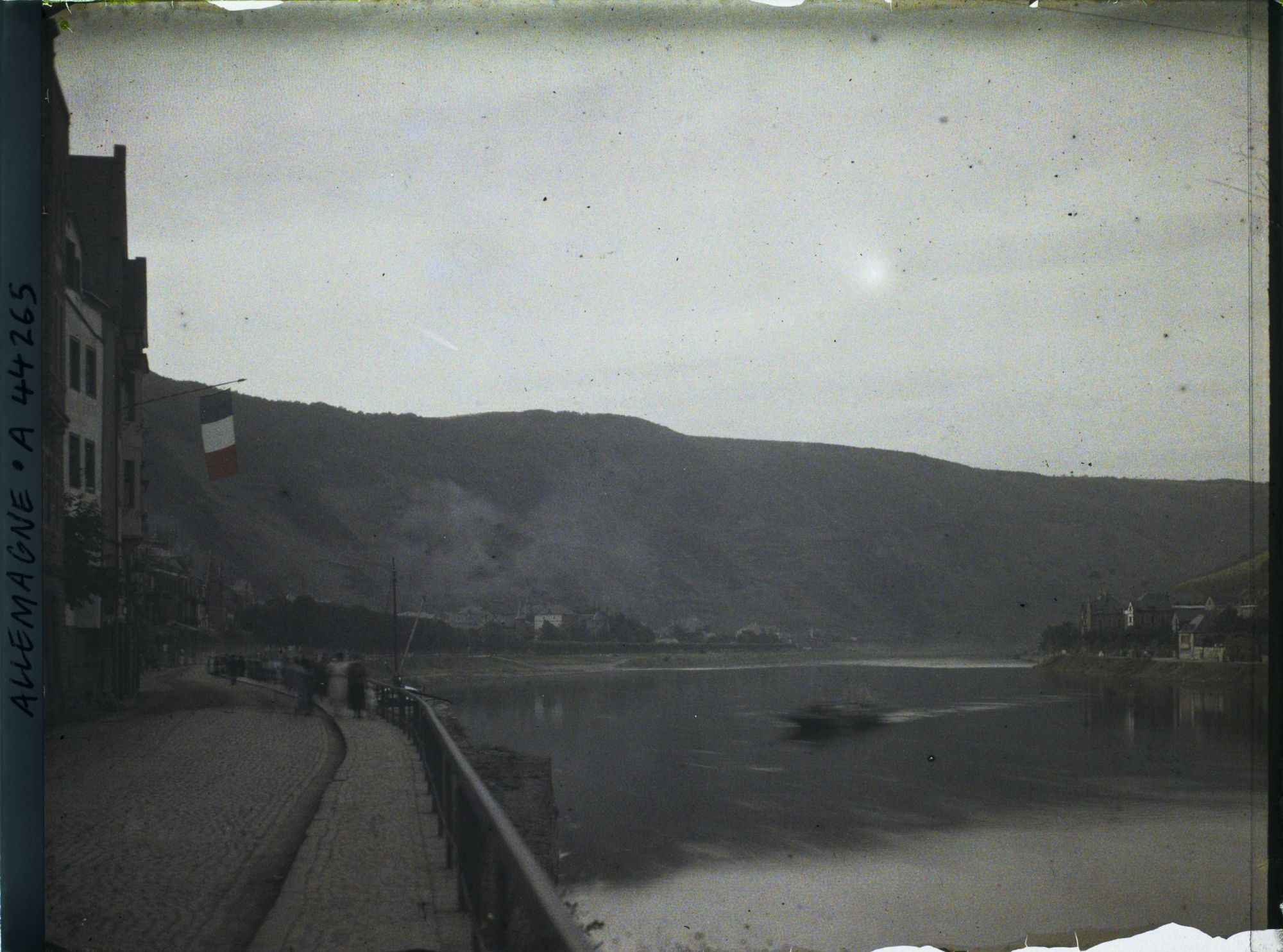 Image représentant Allemagne, Cochem (Moselle), Drapeau Français s/ Maison Commission Interalliée