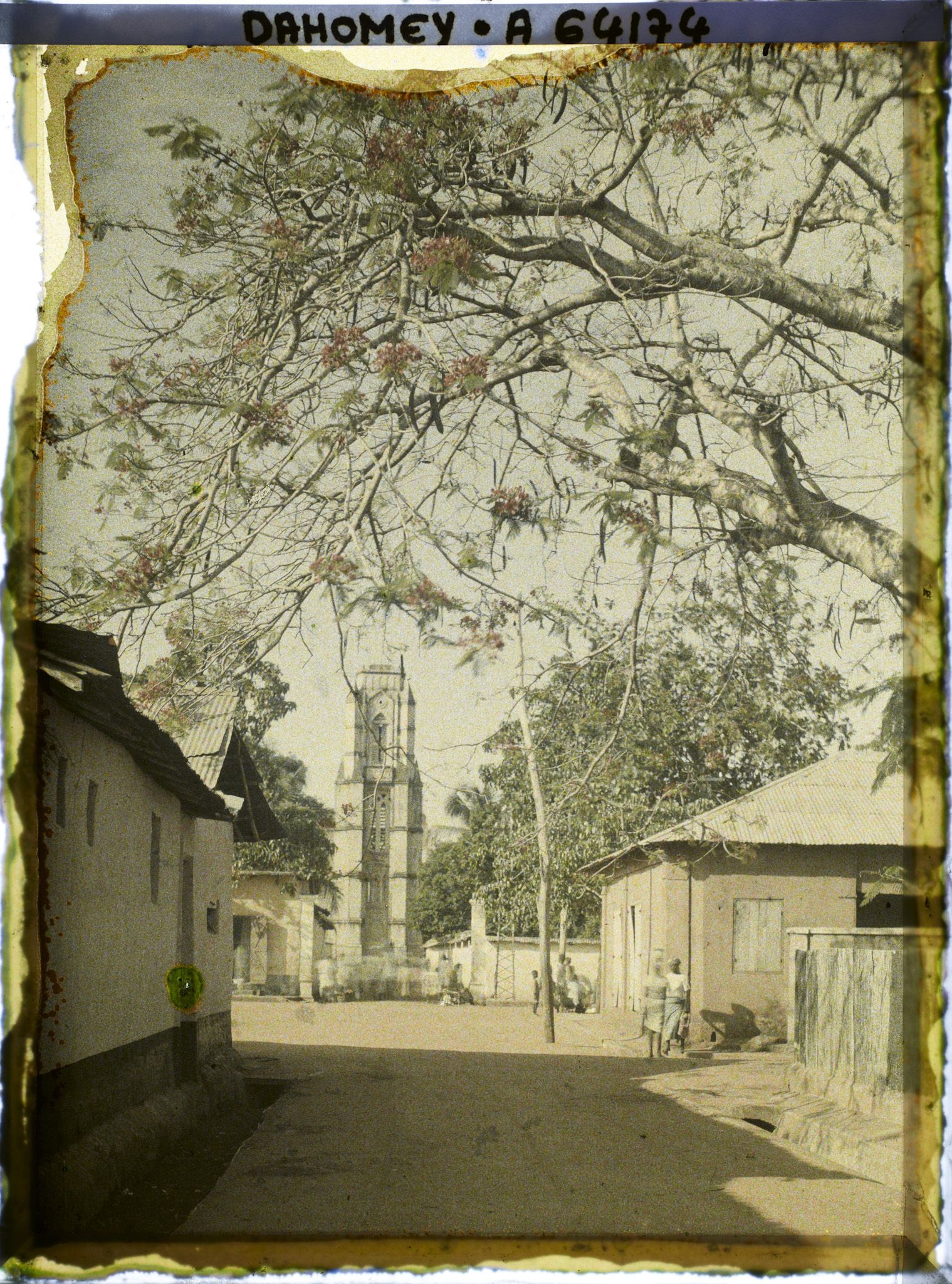 Image représentant Vue vers l'église de la mission catholique