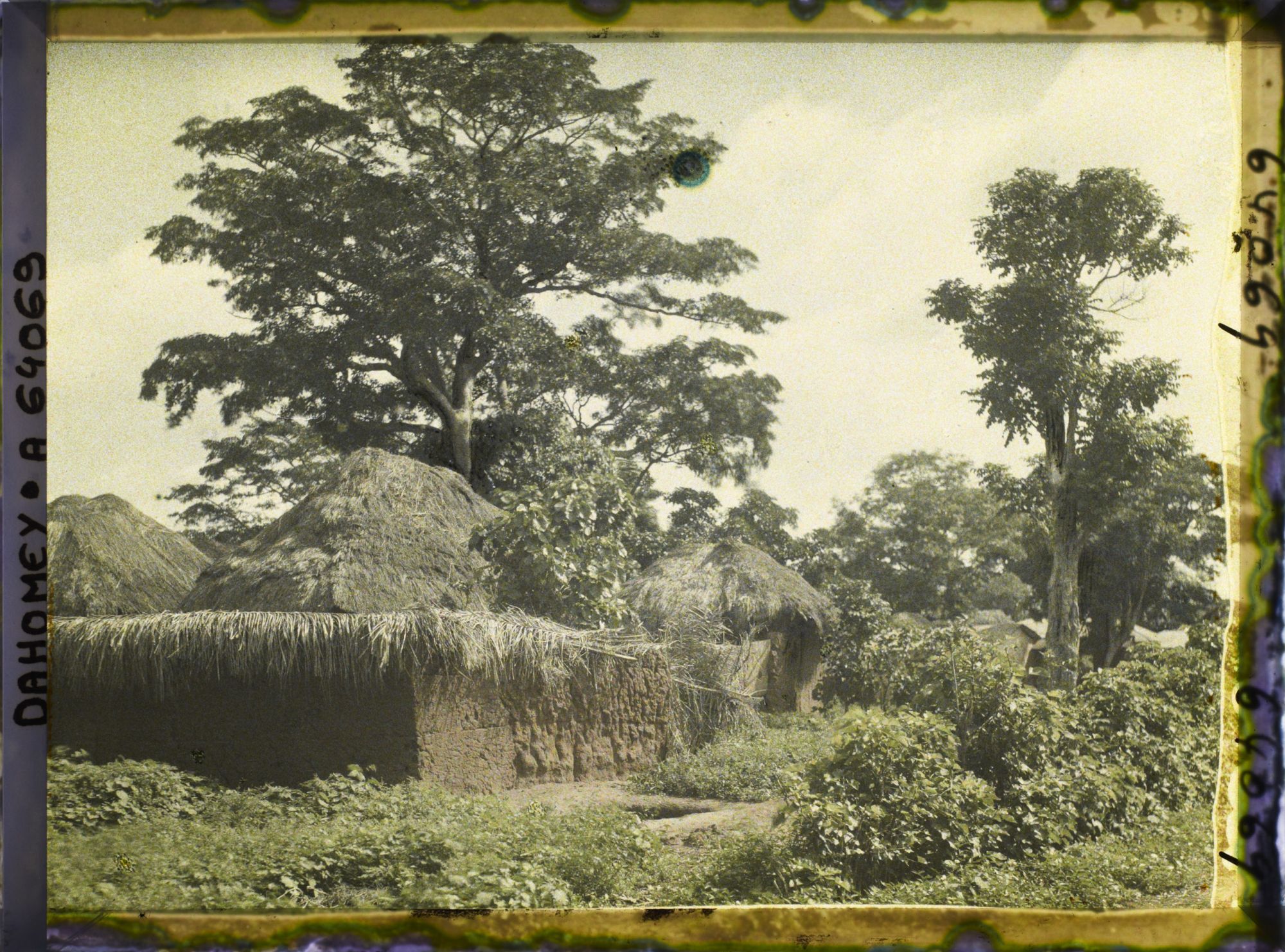 Image représentant Le village indigène