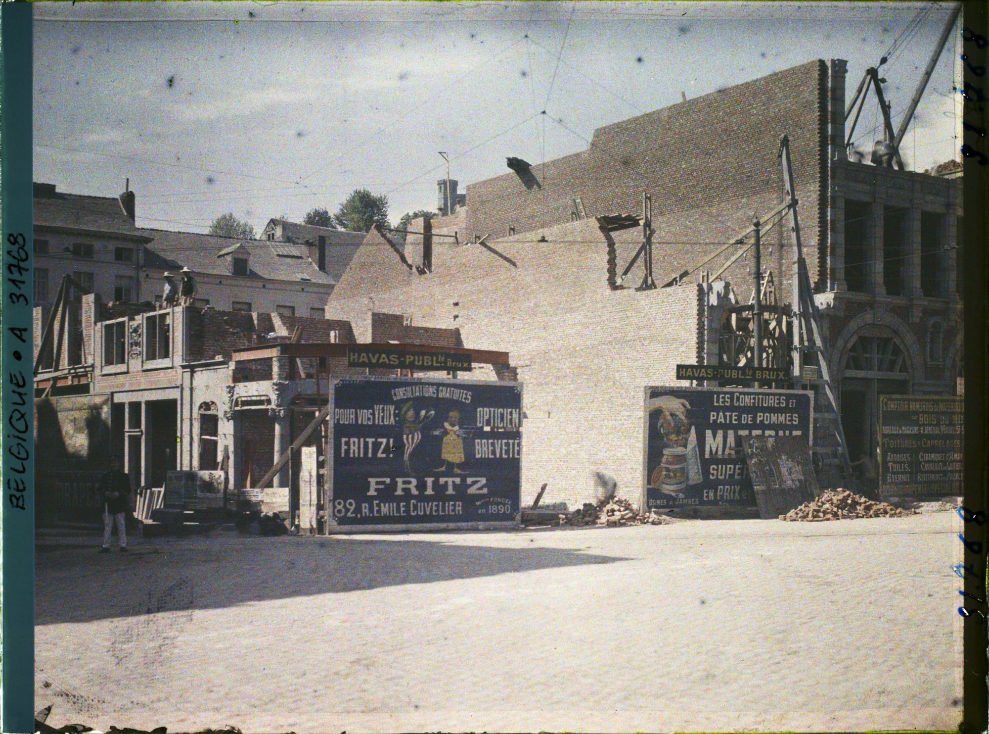 Image représentant Belgique, Namur, Reconstructions sur l' ancienne Place d'Armes