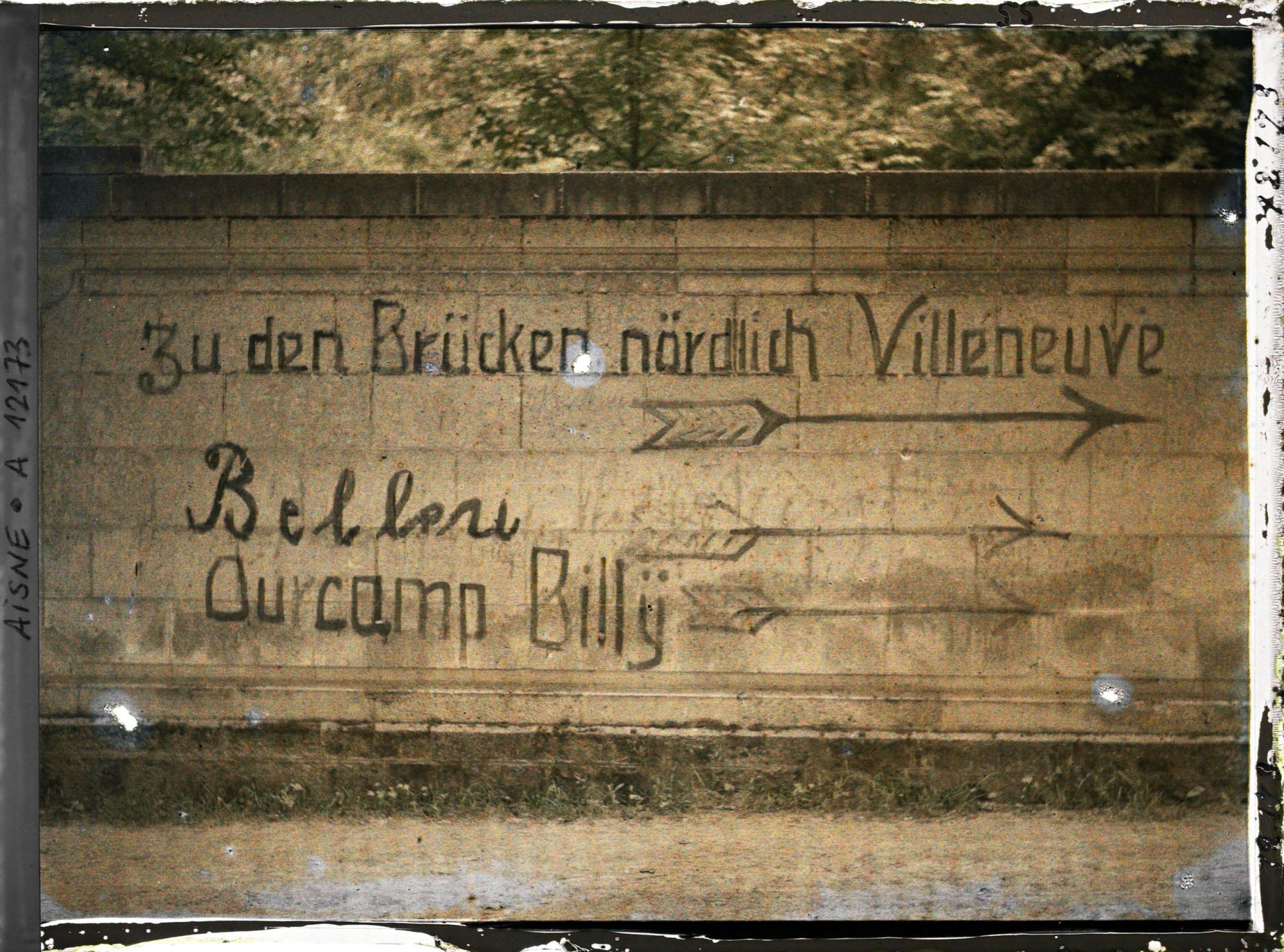 Image représentant Inscriptions allemandes (vers le pont nord à Villeneuve, Belleu, camp de Billy)
