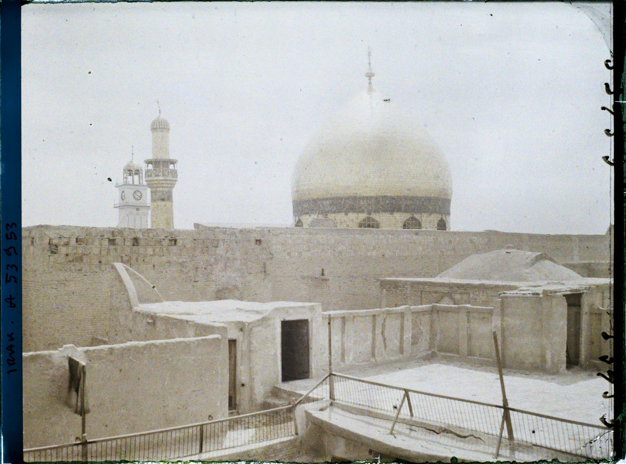 Image représentant Dômes et minarets de la mosquée funéraire d'Ali, gendre du prophète