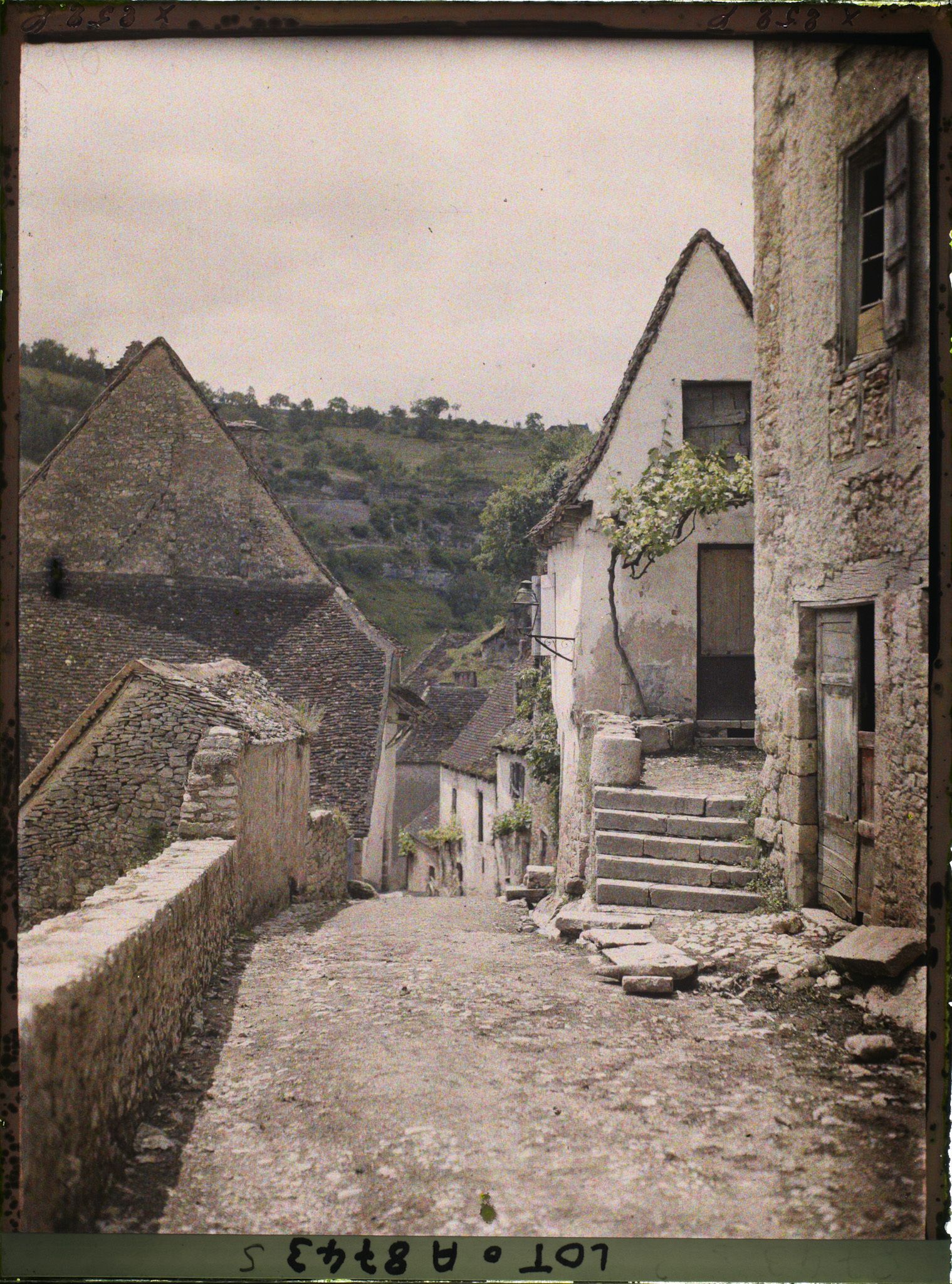 Image représentant France, Roc-Amadour, La petite rue descendante après la porte Hugon