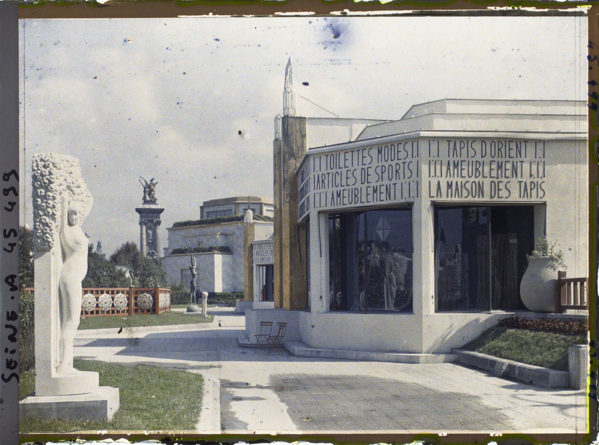 Image représentant L'Exposition des arts décoratifs, Pavillons des Magasins de la place Clichy, sur l'esplanade des Invalides