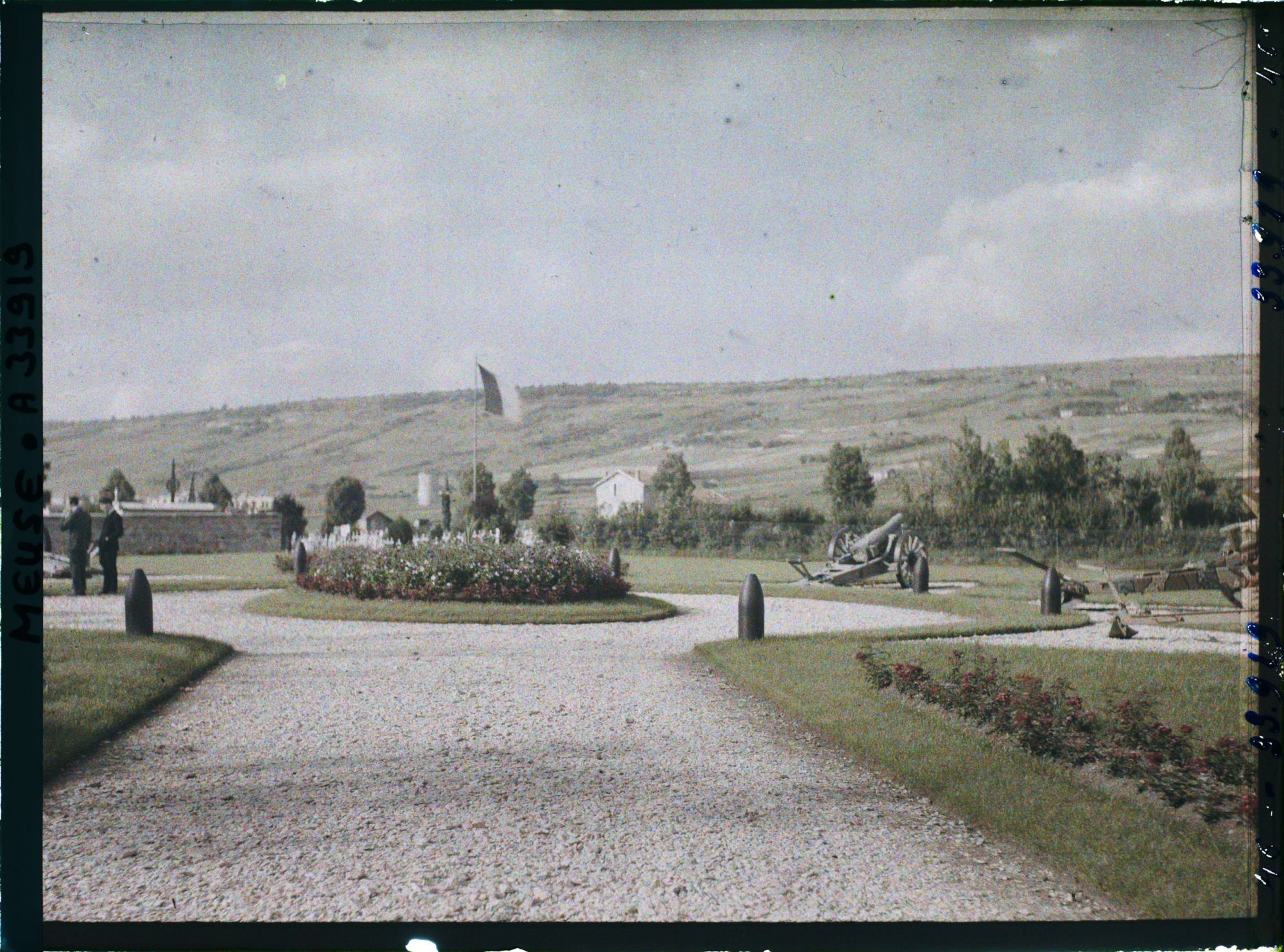 Image représentant France, Verdun, A l'intérieur du Cimetière
