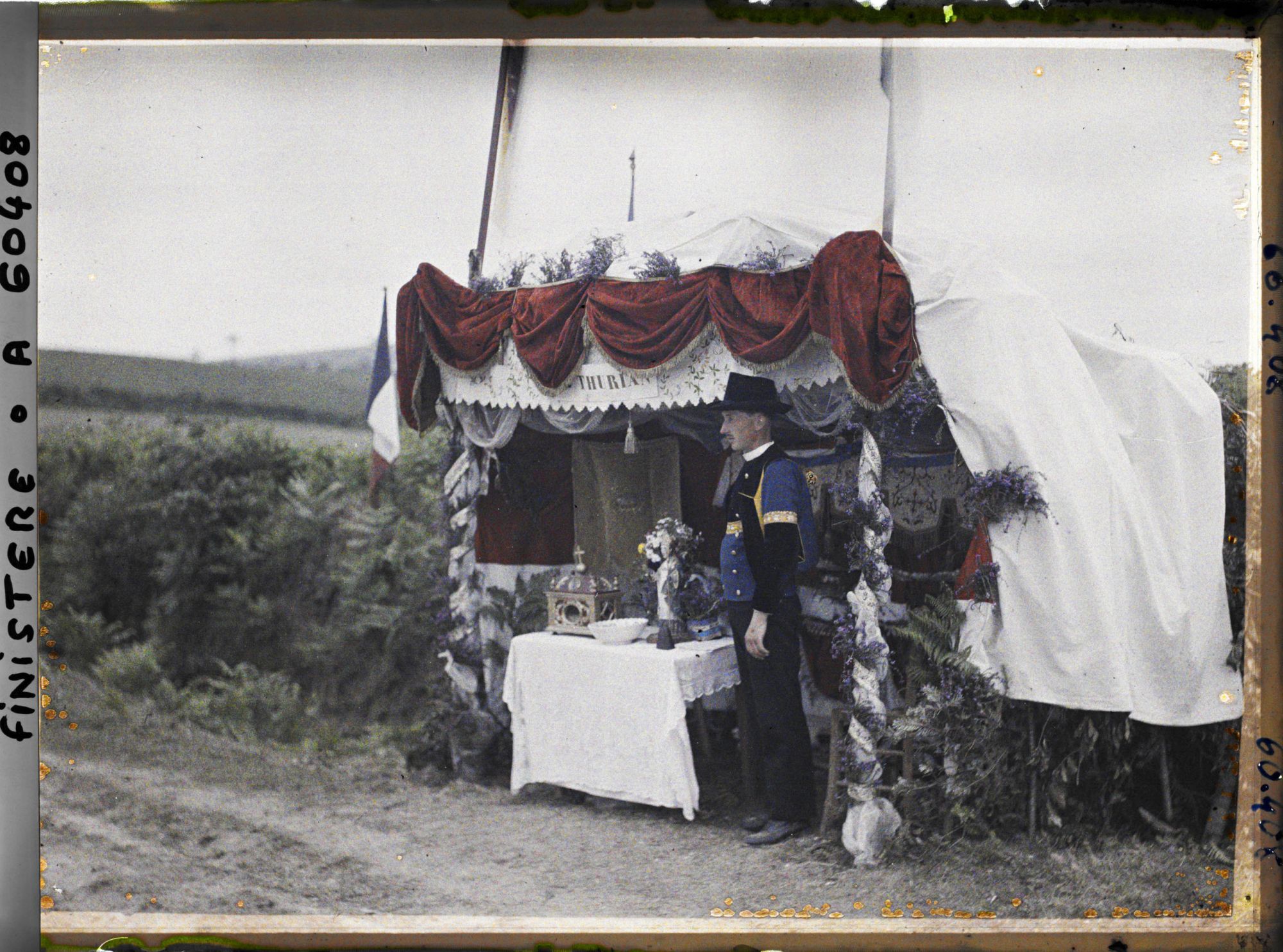 Image représentant Le reposoir de saint Thurien sur le parcours de la Grande Troménie