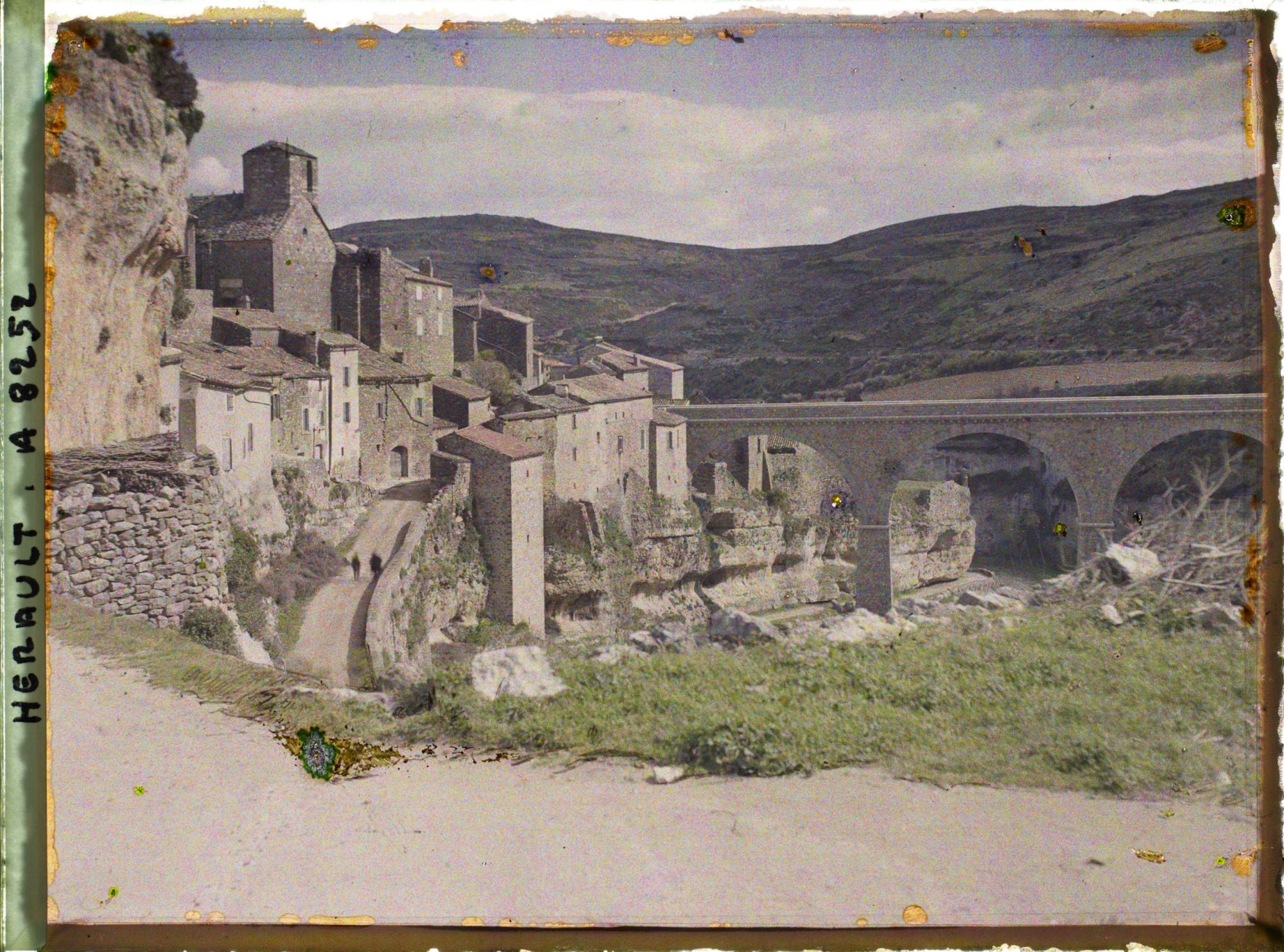 Image représentant L'angle du château et la vieille ville