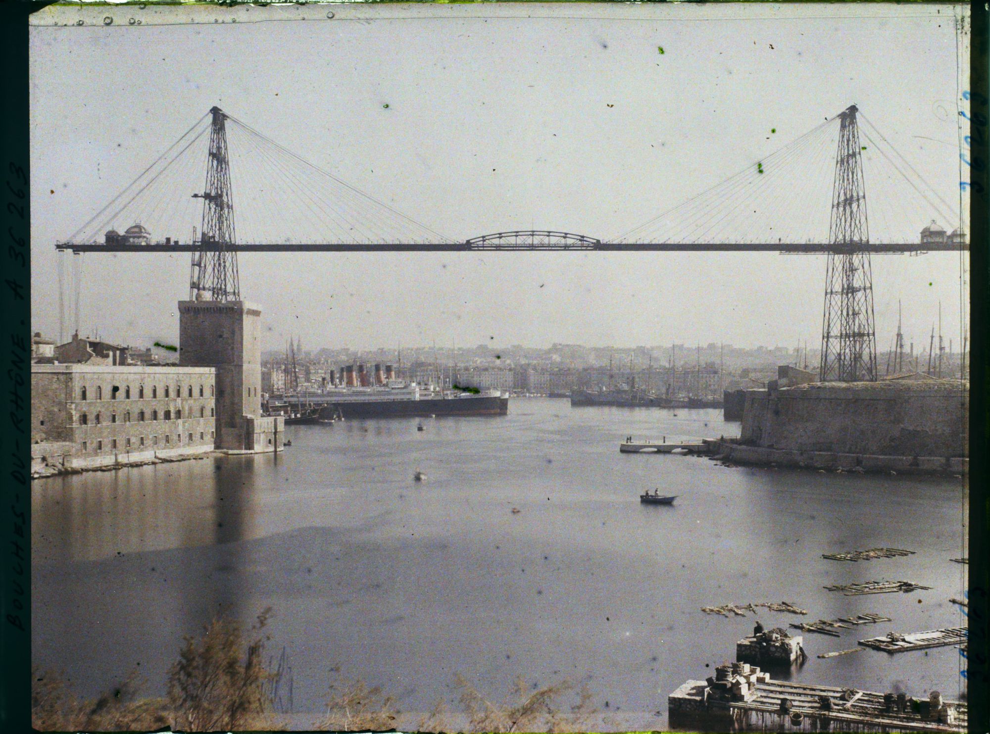 Image représentant Le pont transbordeur à l'entrée du vieux port