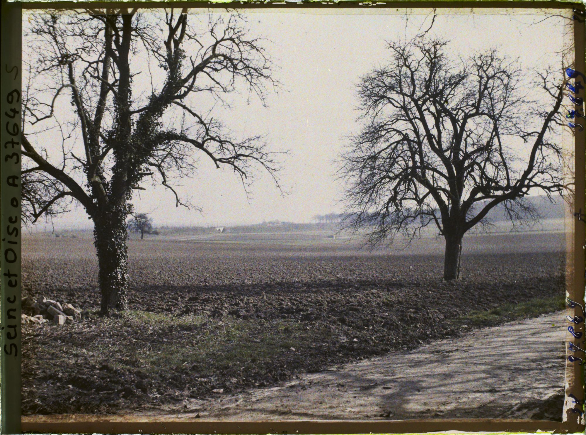 Image représentant France, Les Clayes, Les Champs près du Village, vue prise vers l'Est