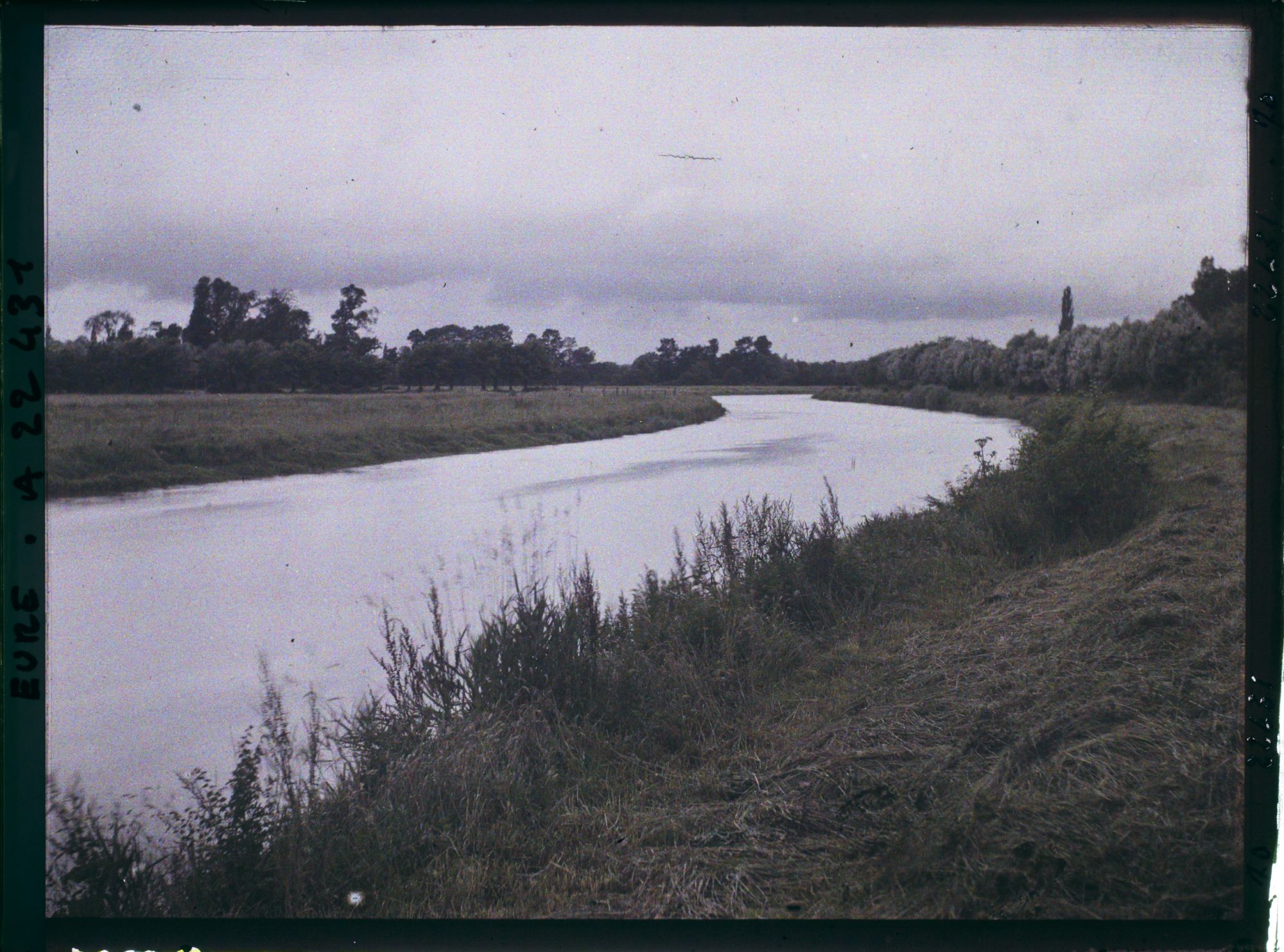 Image représentant La Risle vue vers l'amont, prise de Saint-Samson-de-la-Roque