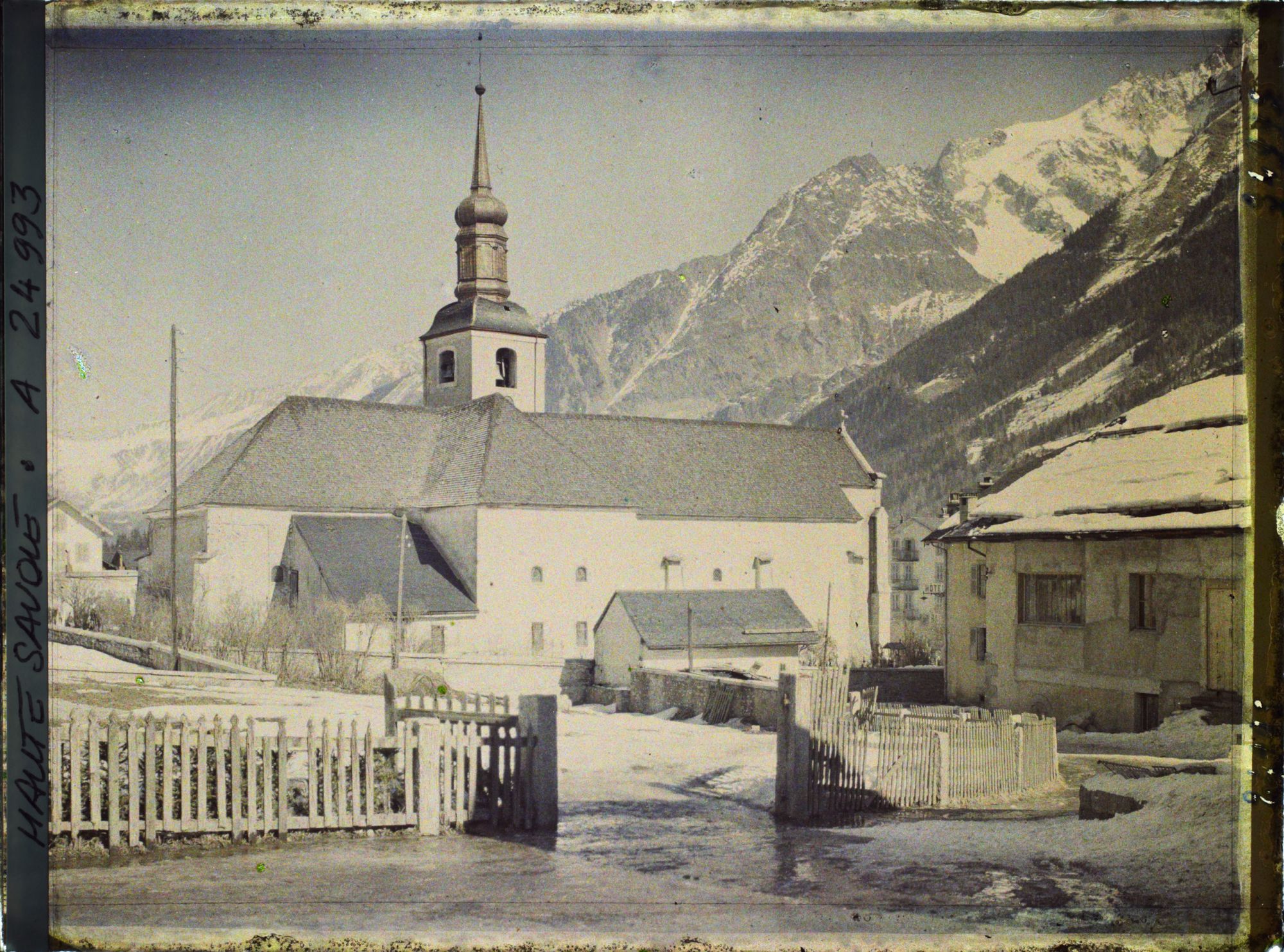 Image représentant France, Chamonix, Les Alpes -Vallée de Chamonix Village de Chamonix L'Eglise du Village