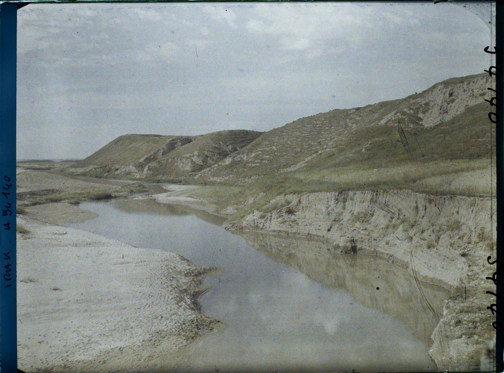 Image représentant Le tell (colline artificielle de ruines) de Kuyunjik