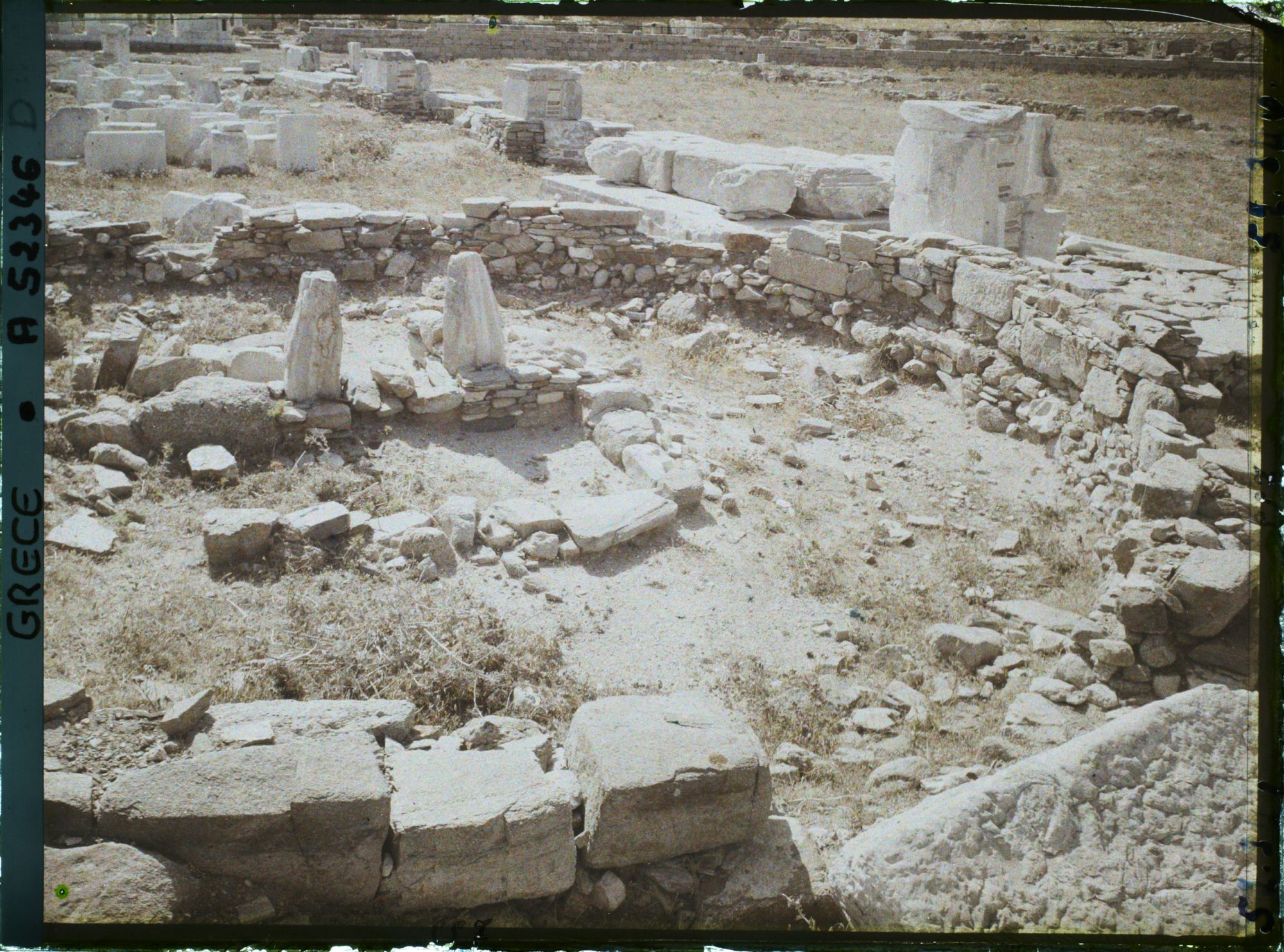 Image représentant Ossuaire Mycénien - Tombeaux des Vierges hyperboréennes, Compagnes d'Artémis