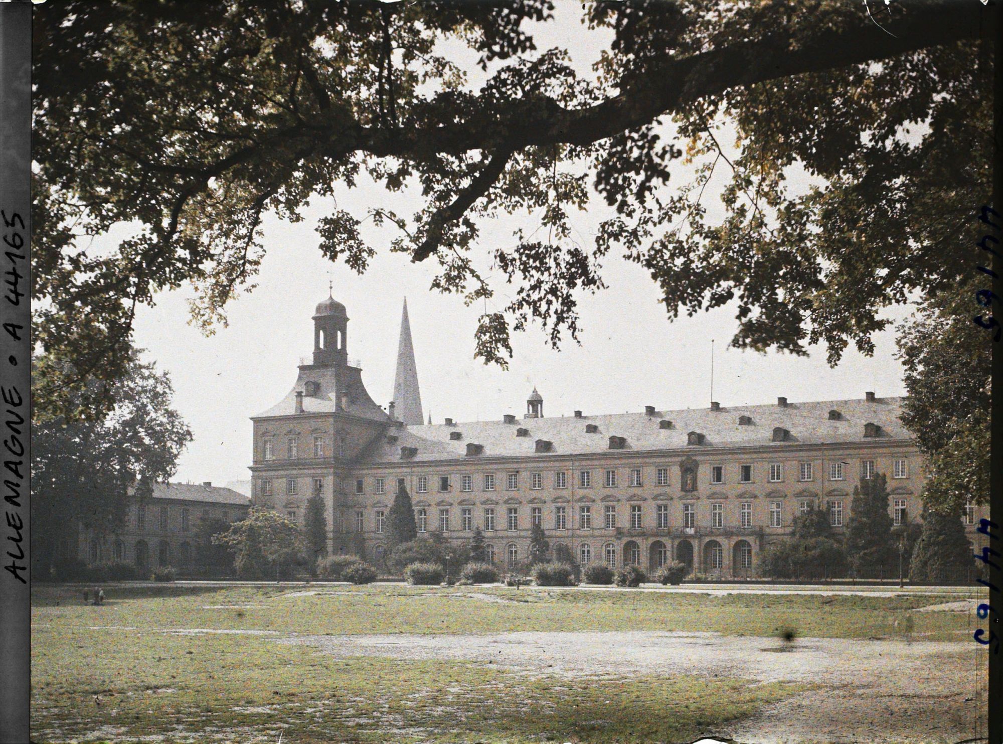 Image représentant Allemagne, Bonn, Une vue vers l'Université