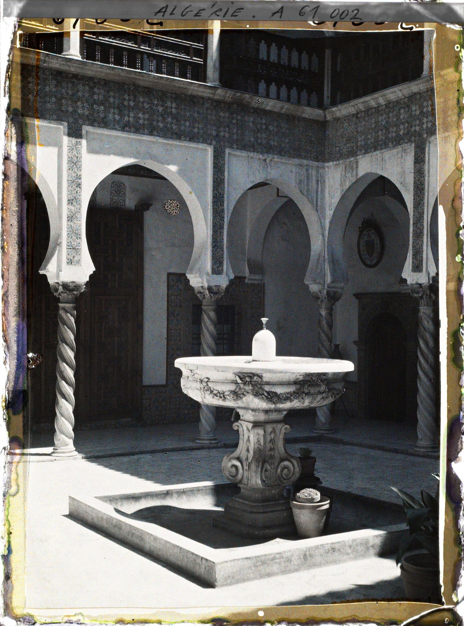 Image représentant La fontaine du patio de l'archevêché (ancien Dar Aziza)