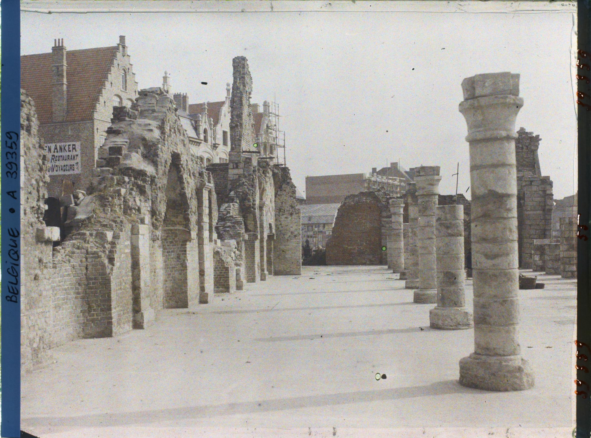Image représentant Belgique, Ypres, Ruines des Halles, Côté Est