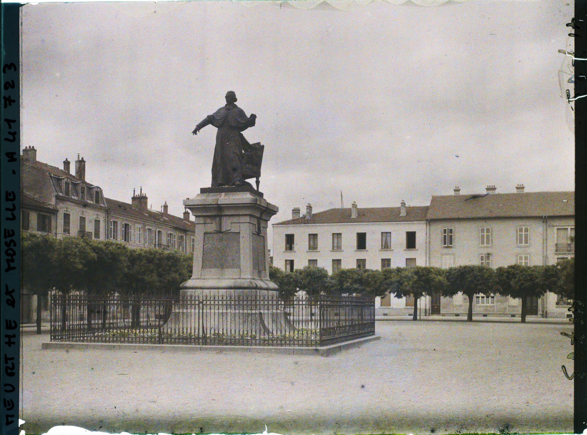 Image représentant France, Lunévile, Place des Carmes reconstruite et Statue Abbé Grégoire