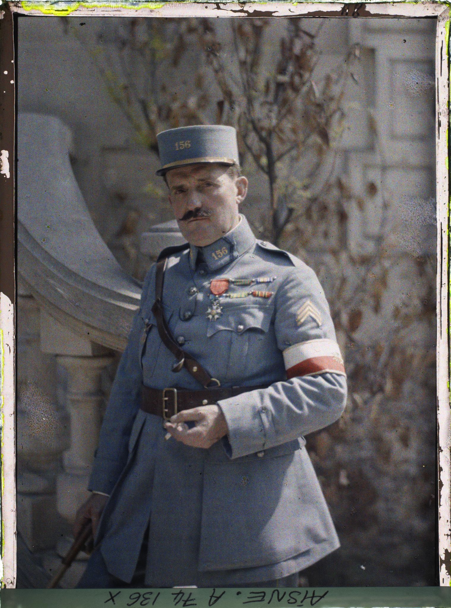 Image représentant Lieutenant Dagneaux avec le brassard de l'état-major de la 6e armée