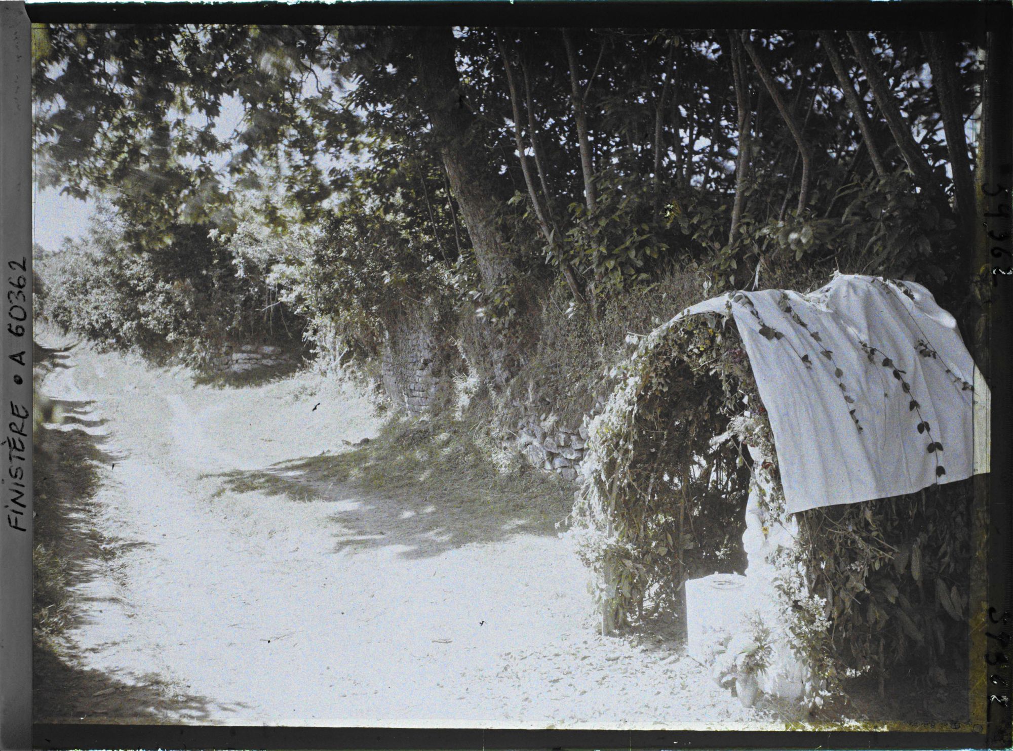 Image représentant Un reposoir sur le parcours de la Grande Troménie