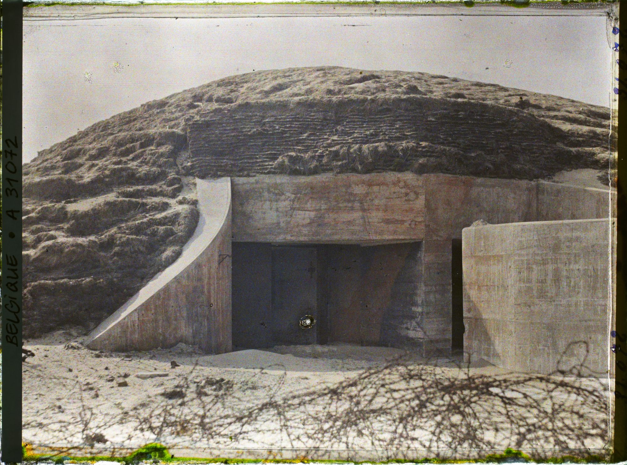 Image représentant Belgique, Knocke, Entrée d'un abri, vue extérieure