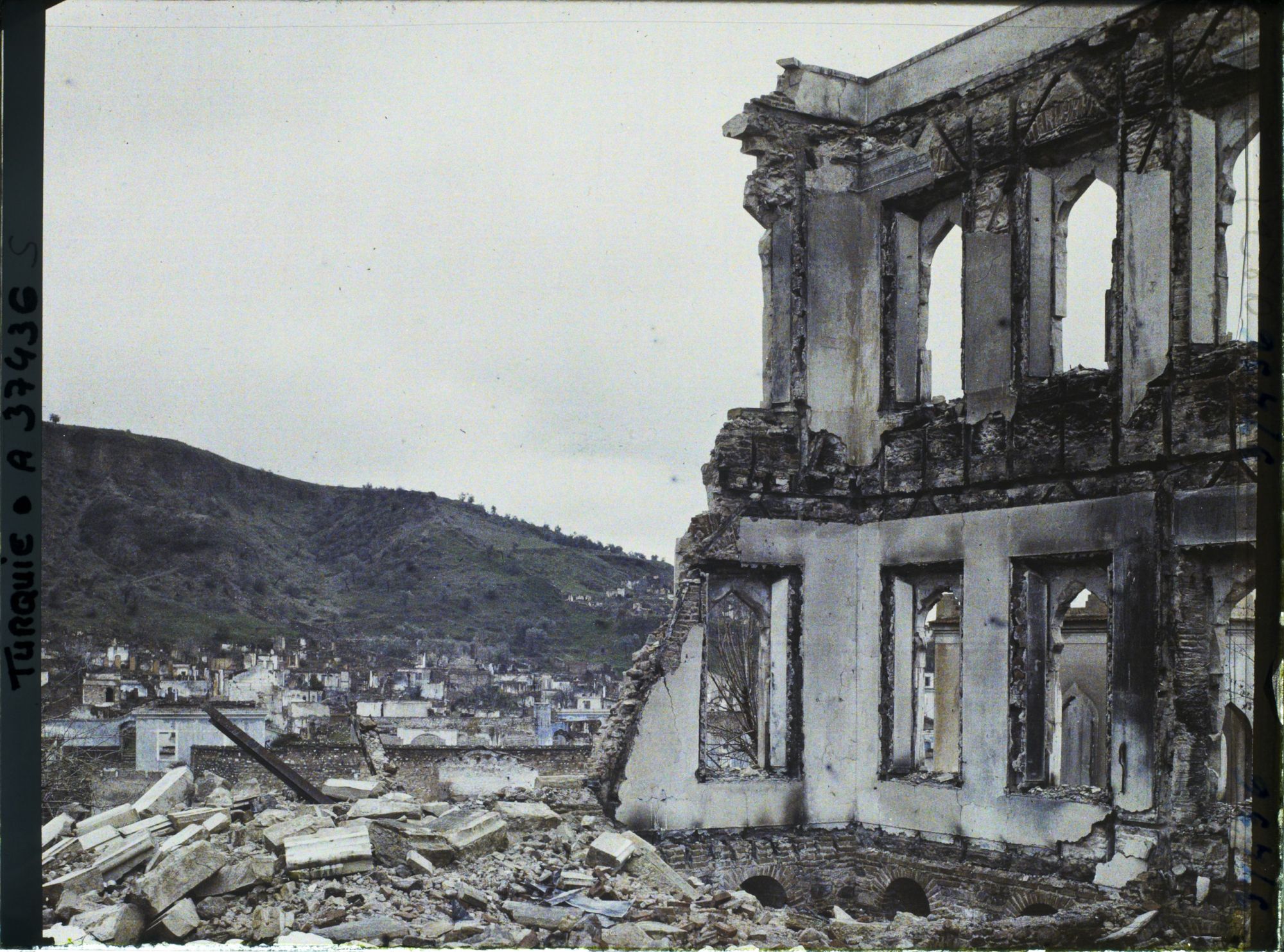 Image représentant Turquie, Aidin, Ruines du Konak vers les Quartiers Est de la Ville