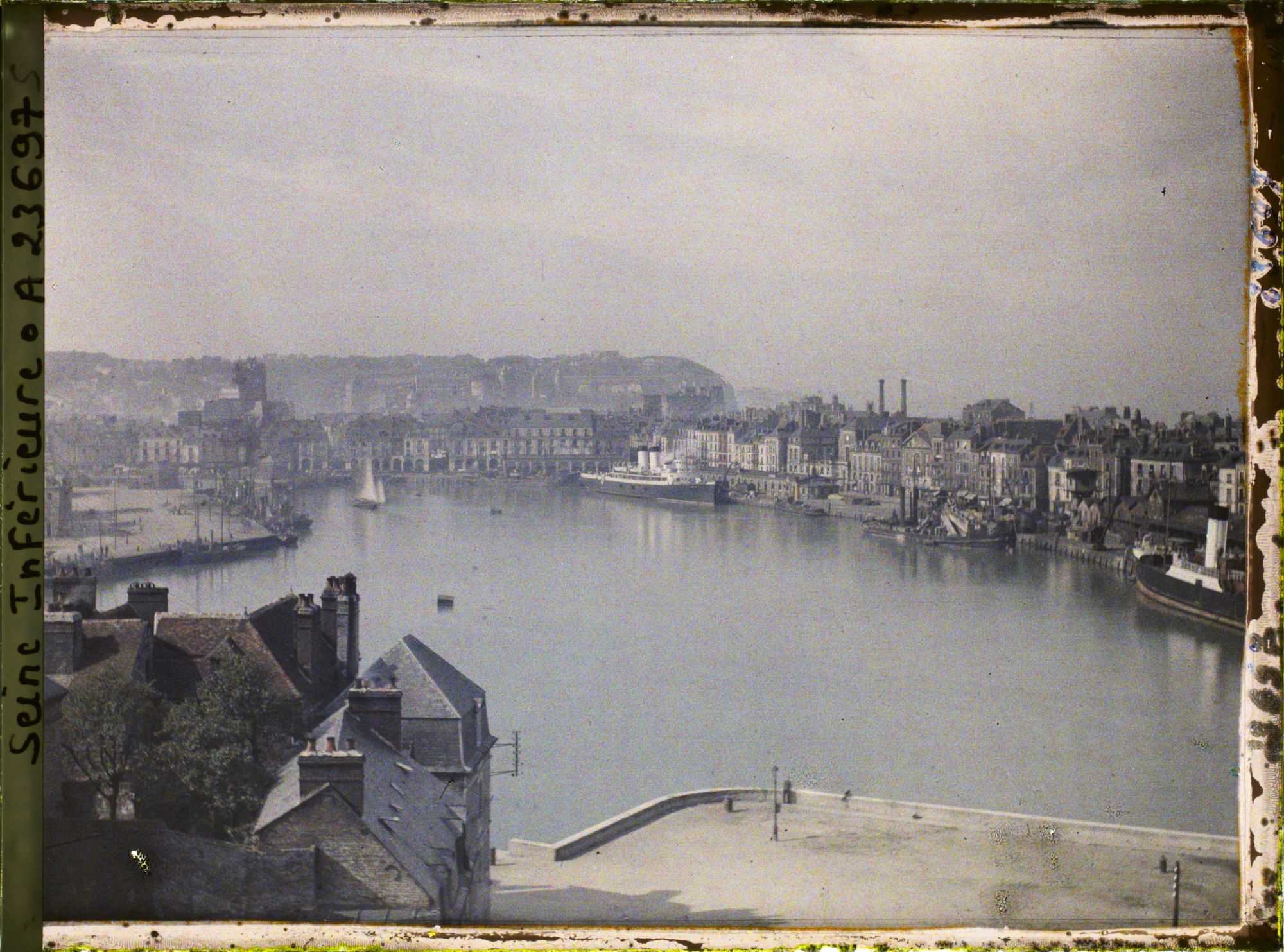 Image représentant Vue d'ensemble sur l'Avant Port prise du Pollet