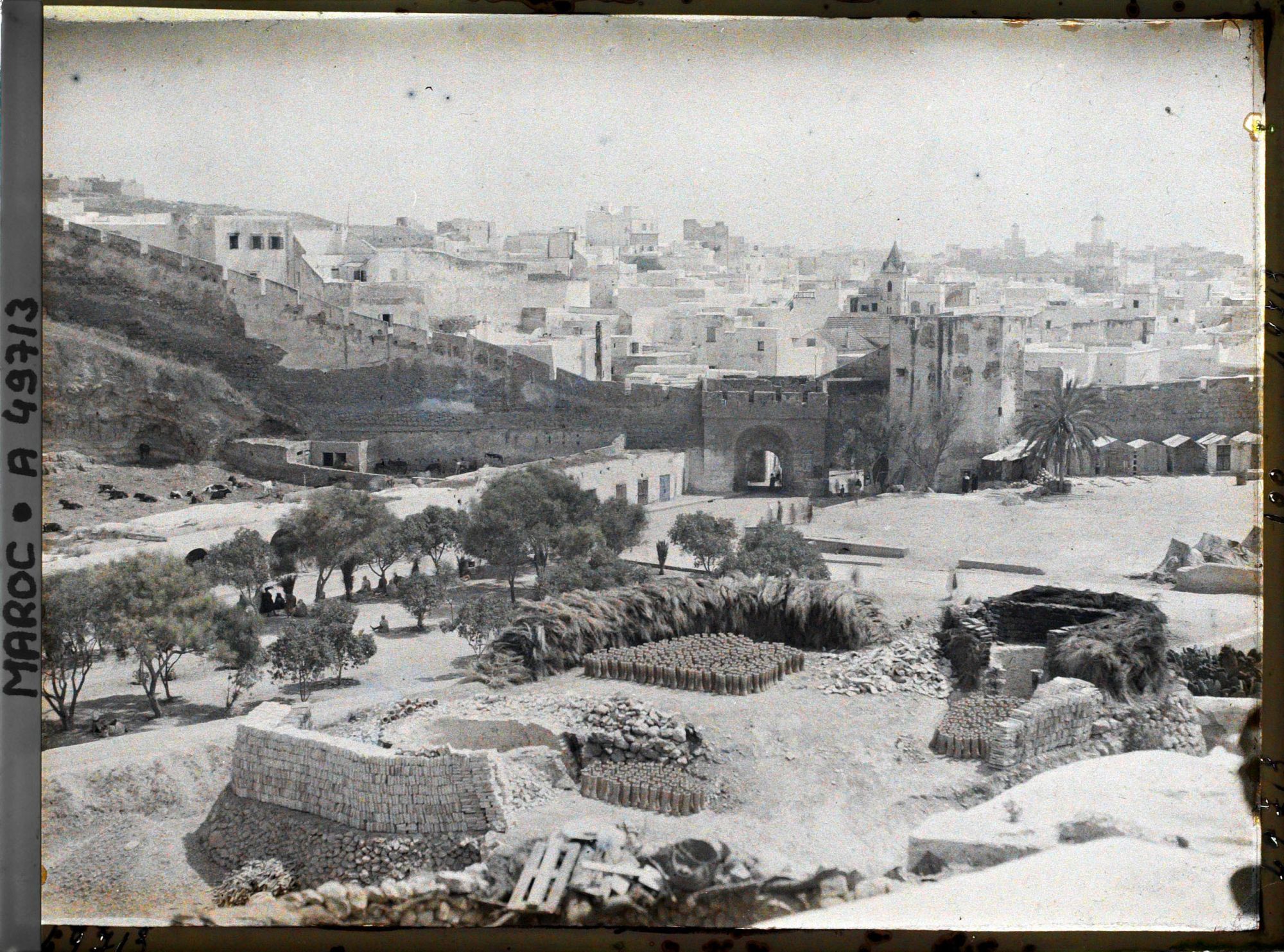 Image représentant Le quartier des potiers près de Bâb Chaaba (" porte du Vallon ")