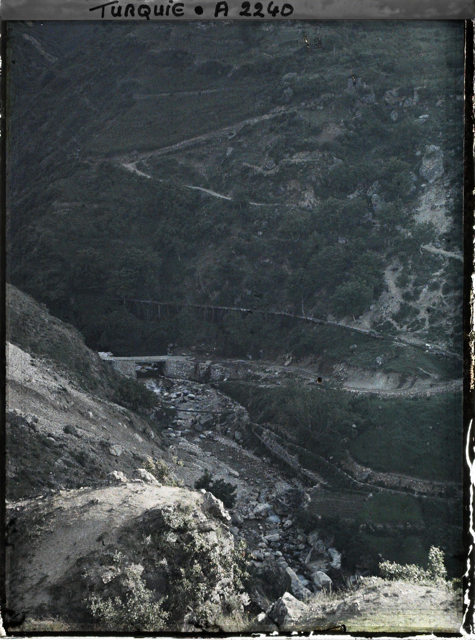 Image représentant Le ravin du fleuve Gökdere, loin de la ville