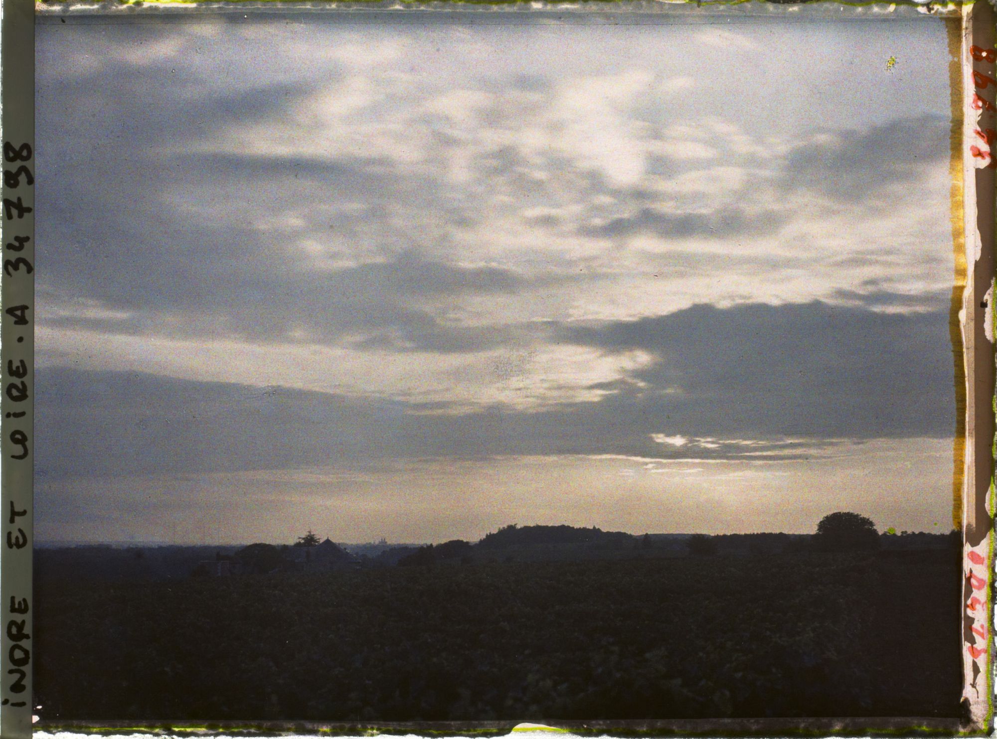 Image représentant Soleil couchant, vue vers Tours