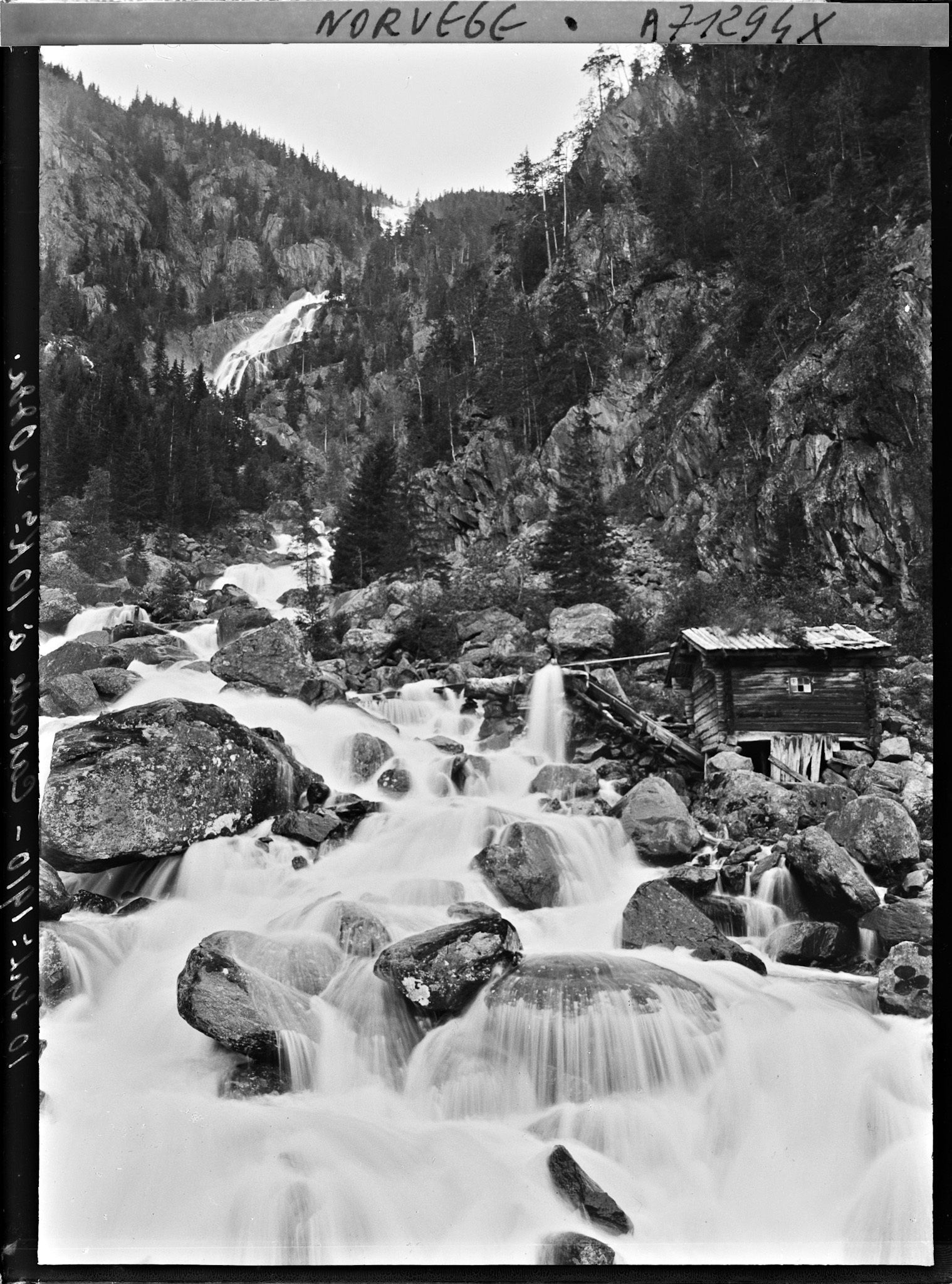Image représentant Cascade à 10 kilomètres d'Odda