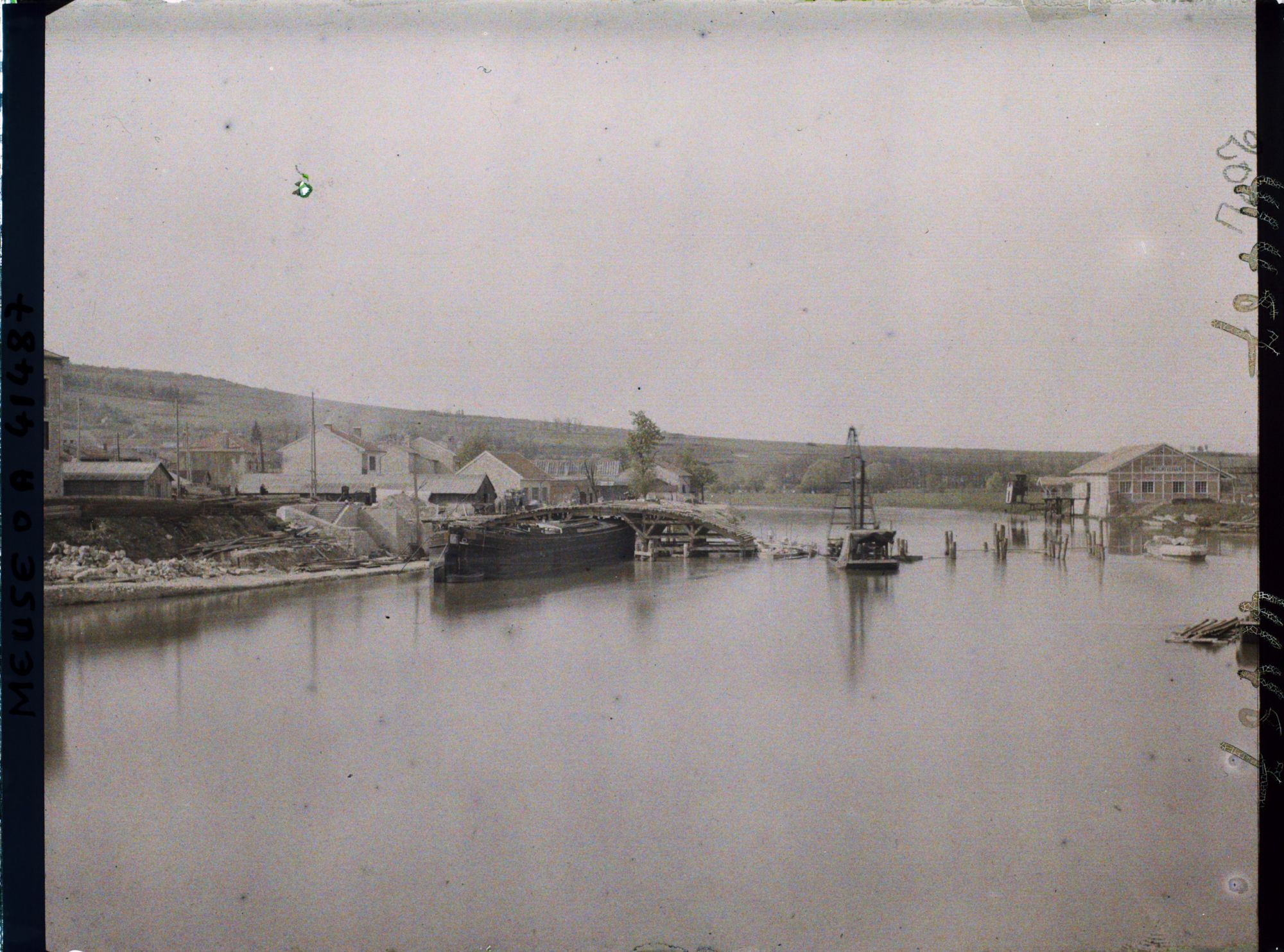 Image représentant France, St Mihiel, La Meuse vers le nouveau Pont