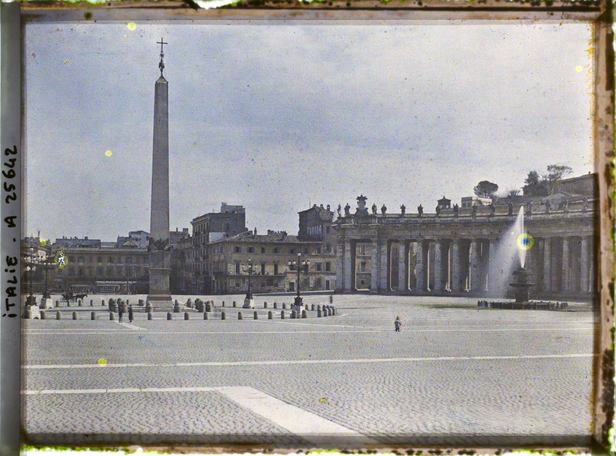 Image représentant Place Saint-Pierre vue depuis la basilique