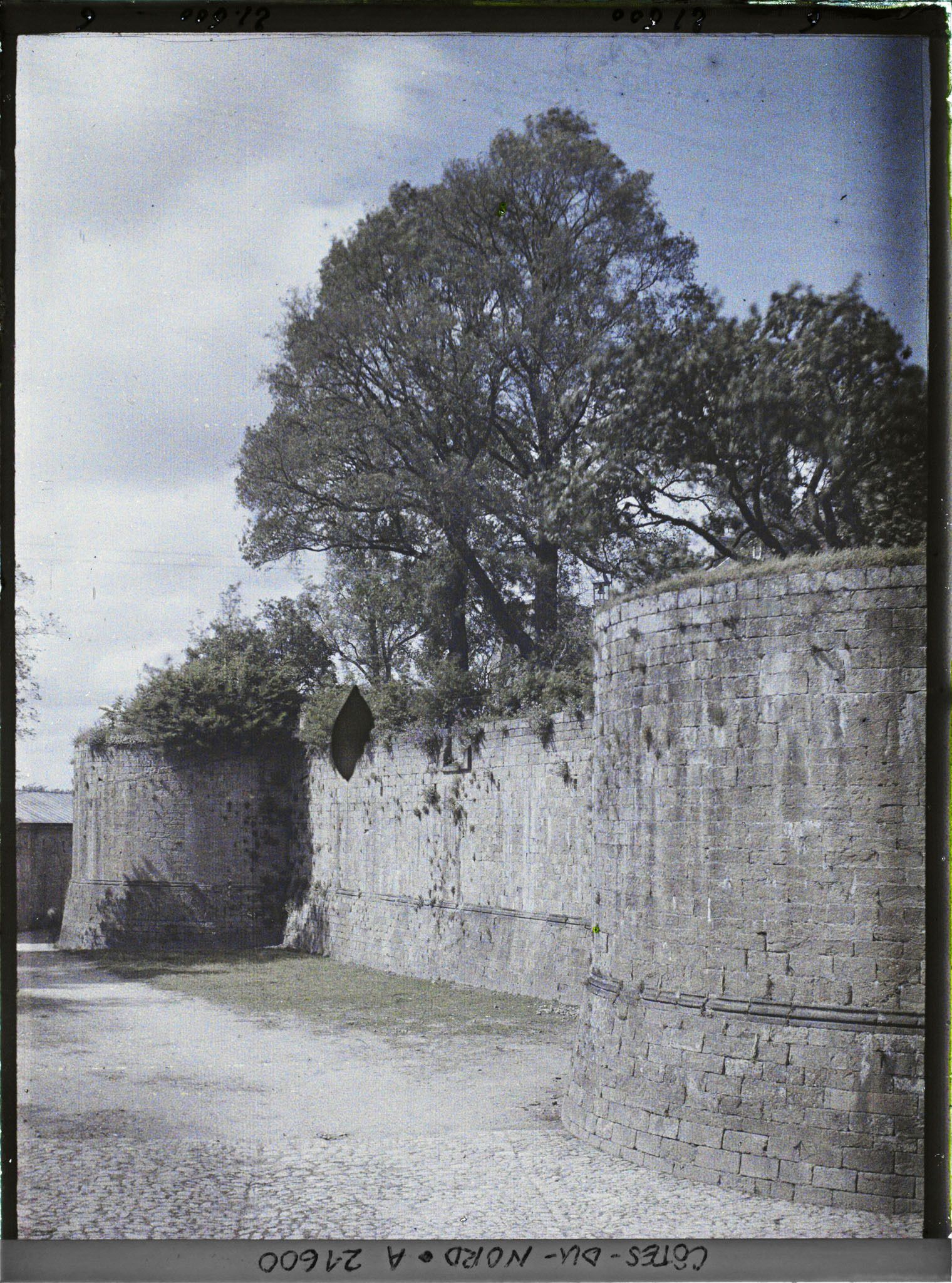 Image représentant Vestiges des remparts du château de Guingamp