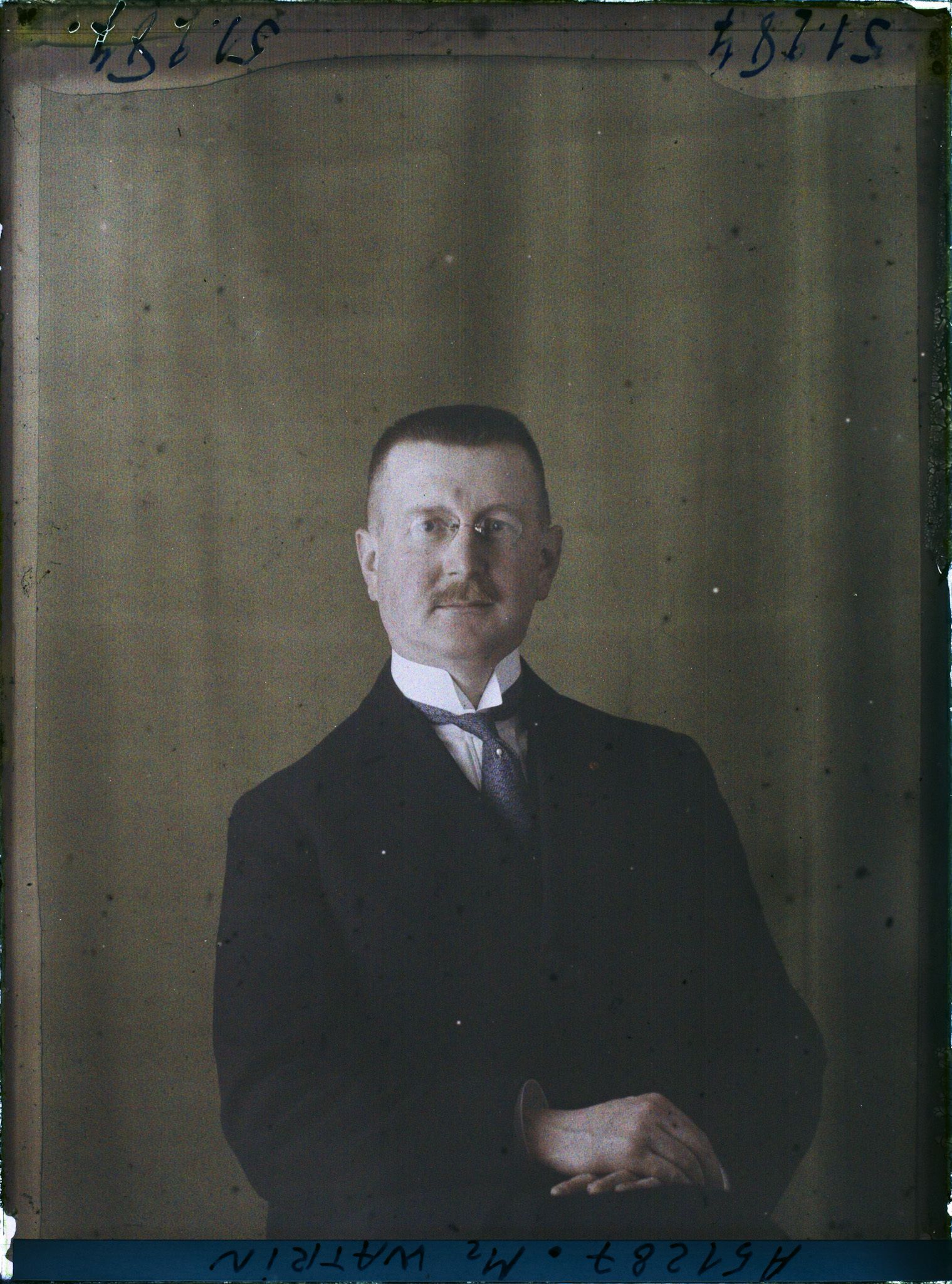 Image représentant https://musee-albert-kahn.s-museum.fr/home/NWQ2OTAwYzNmYjZlZTk1ZWQwODJmMjY4L2dlbmVyaWMtbm90aWNlLXRhYi9hdXRob3JpdHkvNjE3YTc5ZjVjZjhiODk2OGIzMzM3ZDIx/5d6900c3fb6ee95ed082f268/generic-notice-tab/authority/617a79ebcf8b8968b3337a01 Monsieur Maurice Watrin