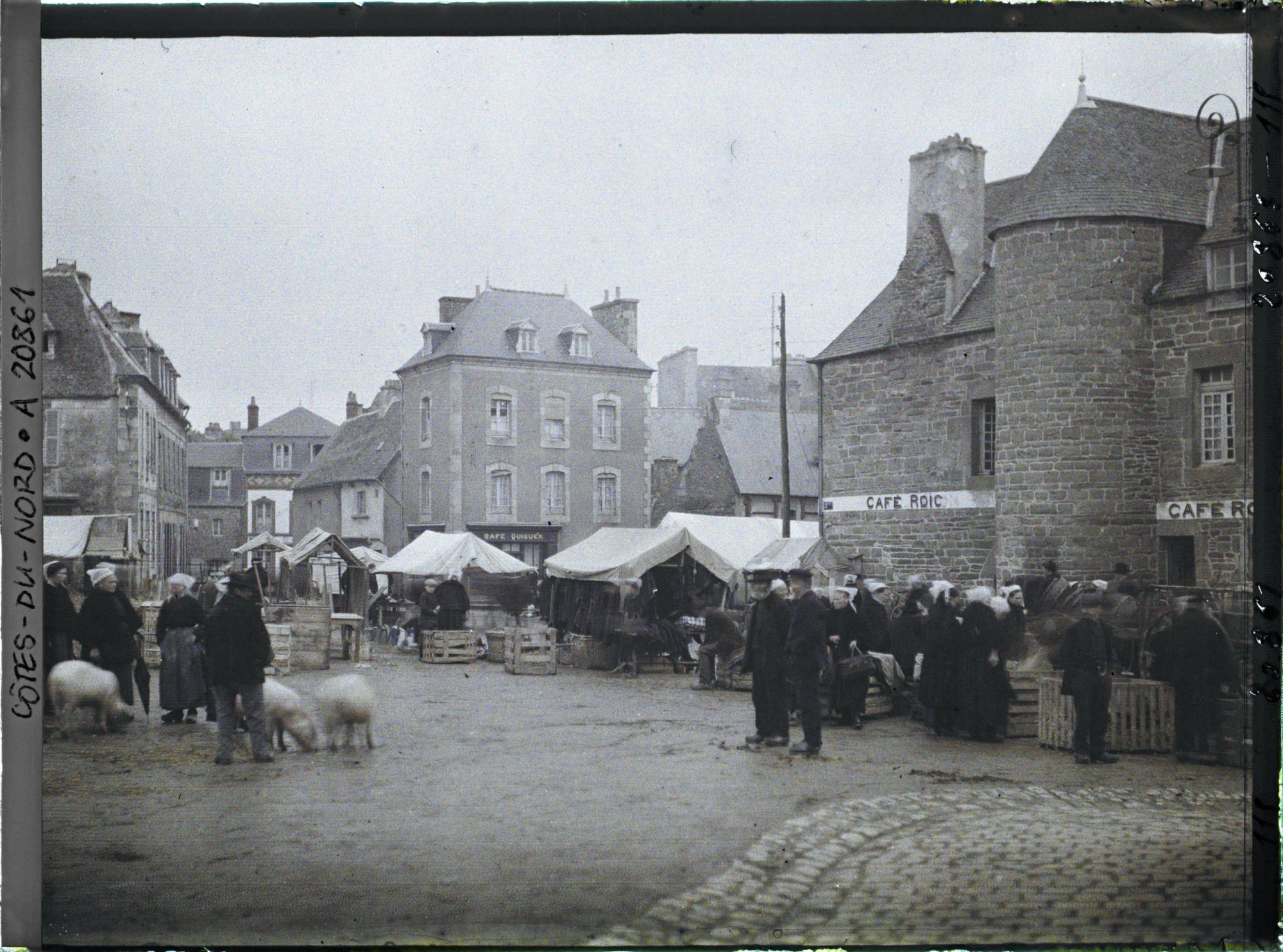 Image représentant Le marché du jeudi sur la place du Marchallac'h
