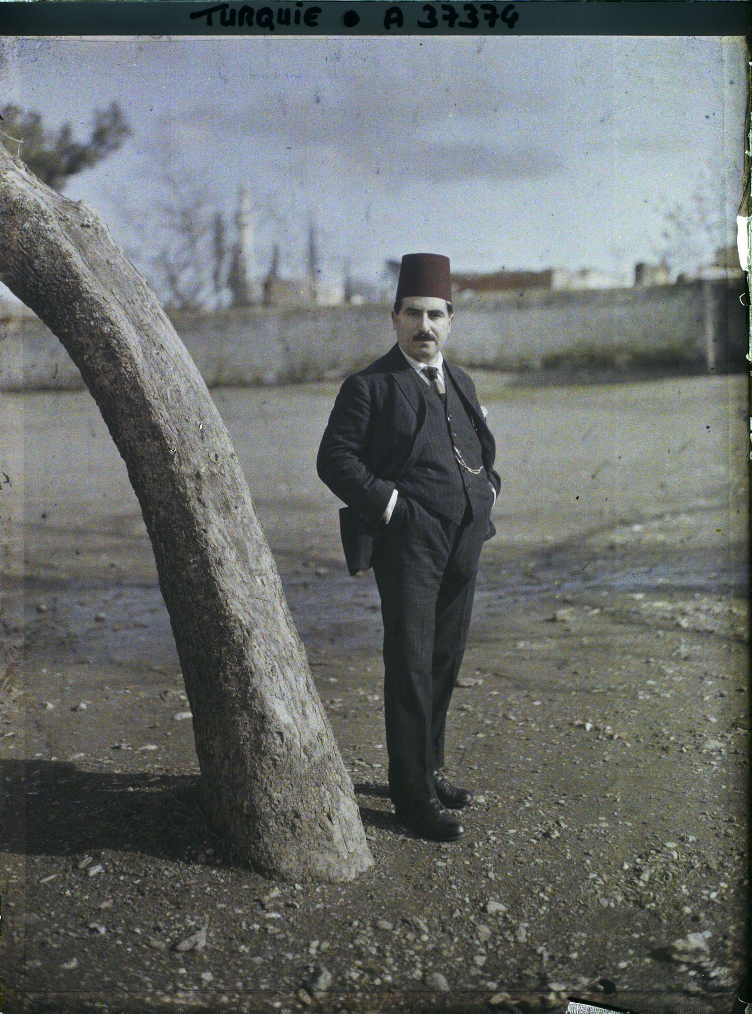 Image représentant Turquie, Magnesie, Portrait du Gouverneur de Magnésie Aziz-Bey