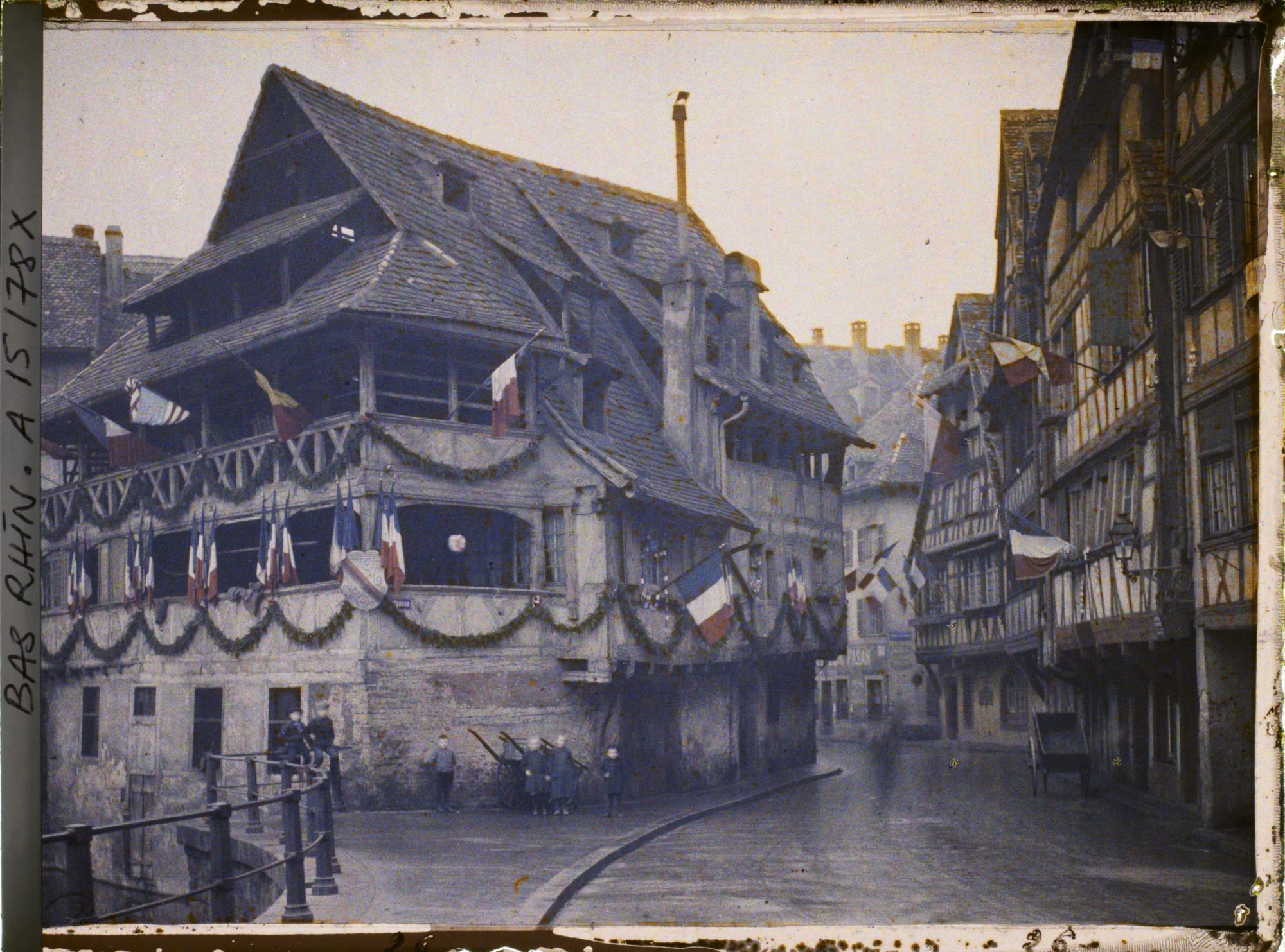 Image représentant France, Strasbourg, Au Pflansbad : (au Bain aux Plantes) maisons du XVe Se Vieille Maison des tanneries