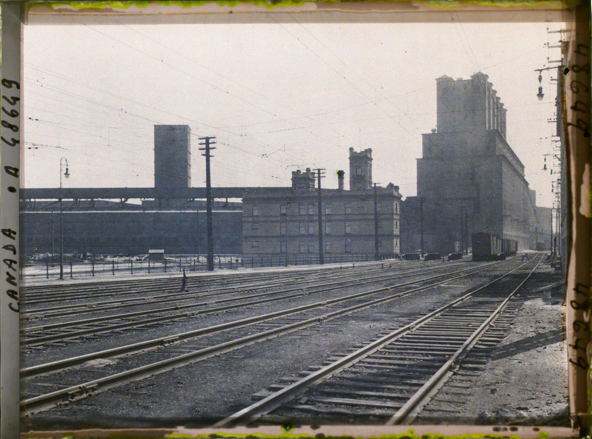 Image représentant Canada, Montréal, Grand élévateur et voies des quais