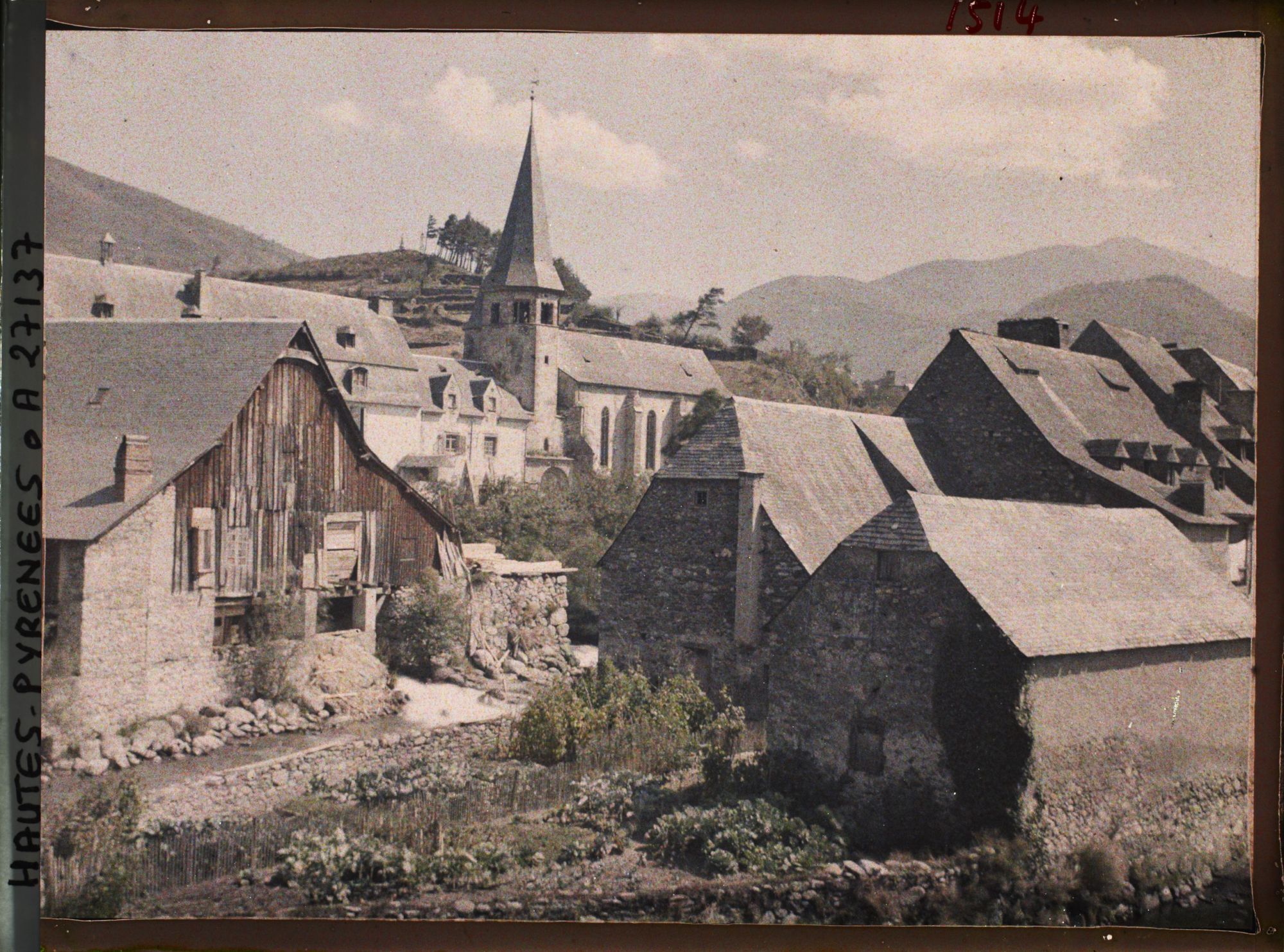 Image représentant France, Vallée d'Ossau, Arreau : Les Toits de neige