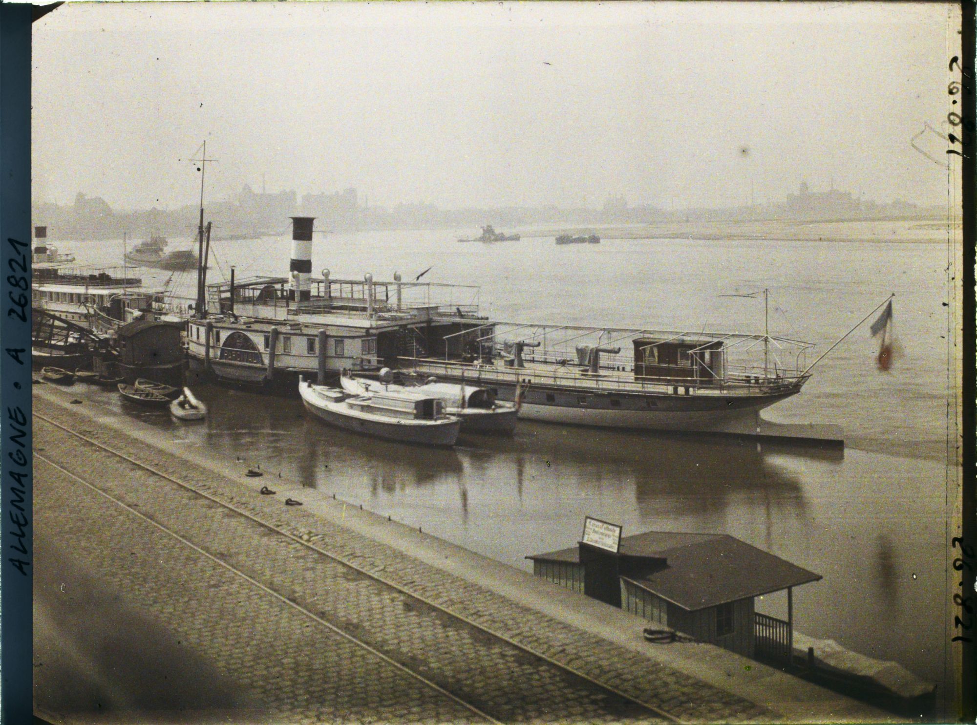 Image représentant Allemagne, Düsseldorf, Occupation Française Navire armé sur le Rhin (Le Parcival )