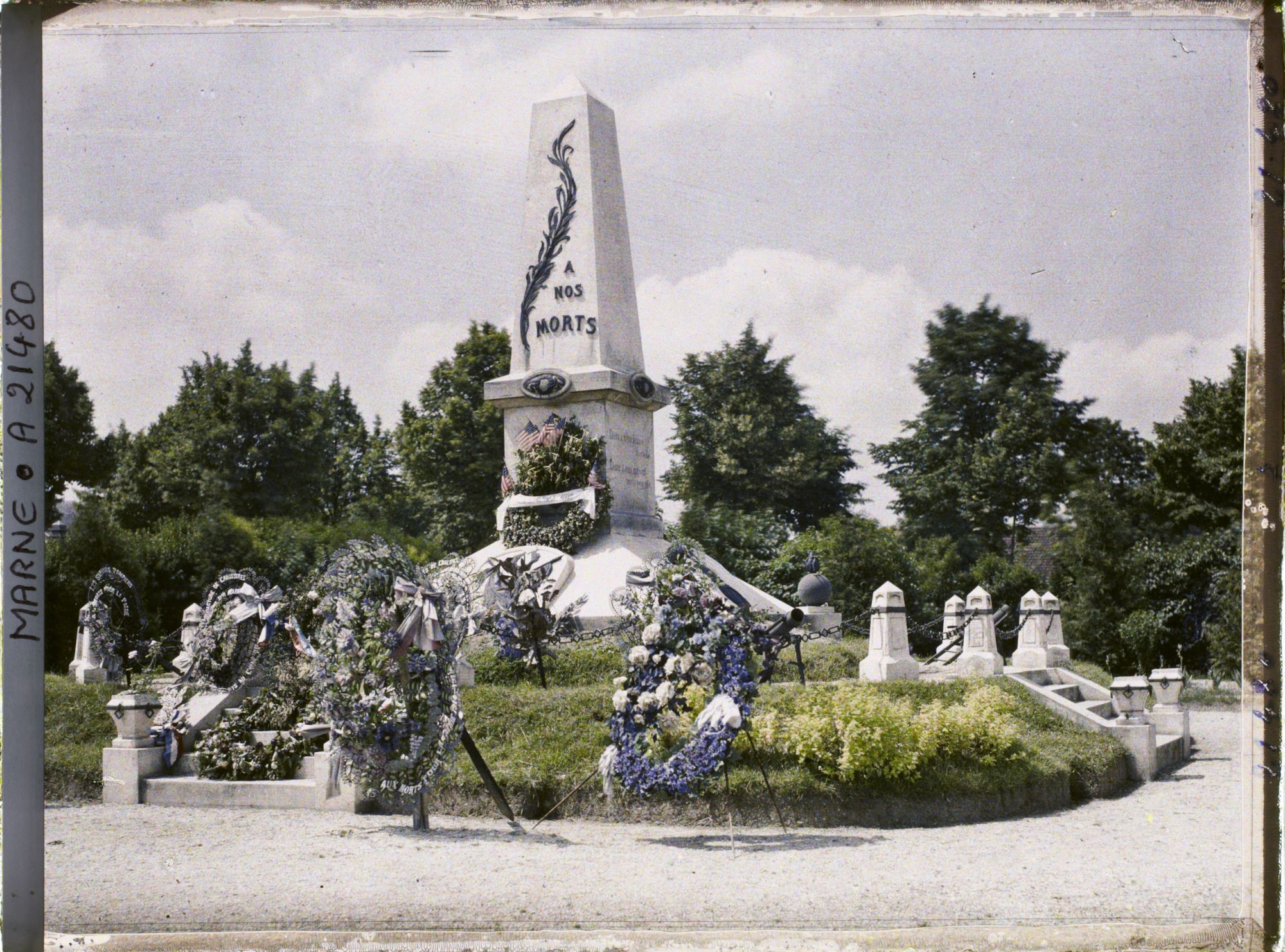 Image représentant France, Chalons s/Marne, Monument aux morts