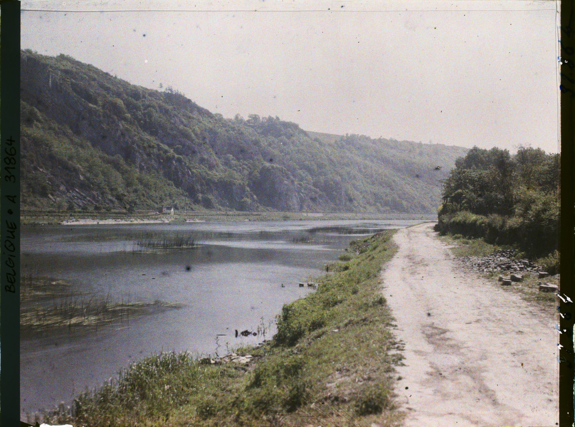 Image représentant Belgique, Hastière, Aspect de la Meuse en aval du Village