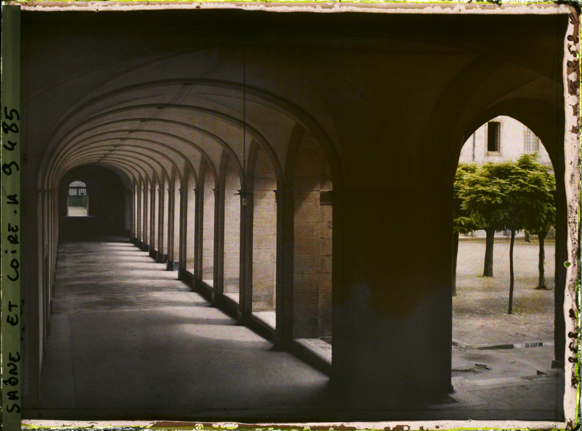Image représentant Abbaye de Cluny, la galerie du cloître du XVIIIe siècle