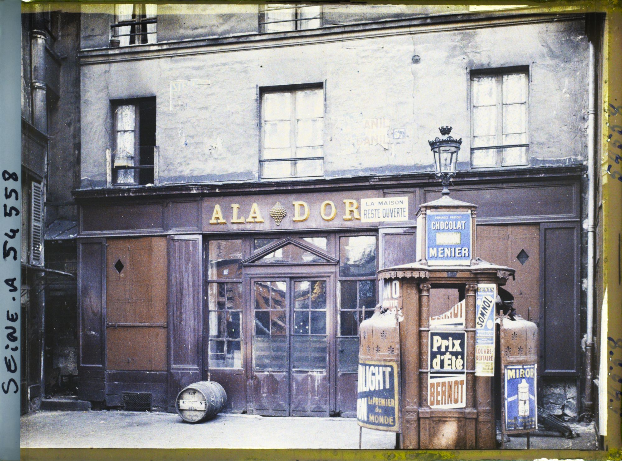 Image représentant Enseigne "A la Grappe d'Or" au n° 37 rue des Lombards