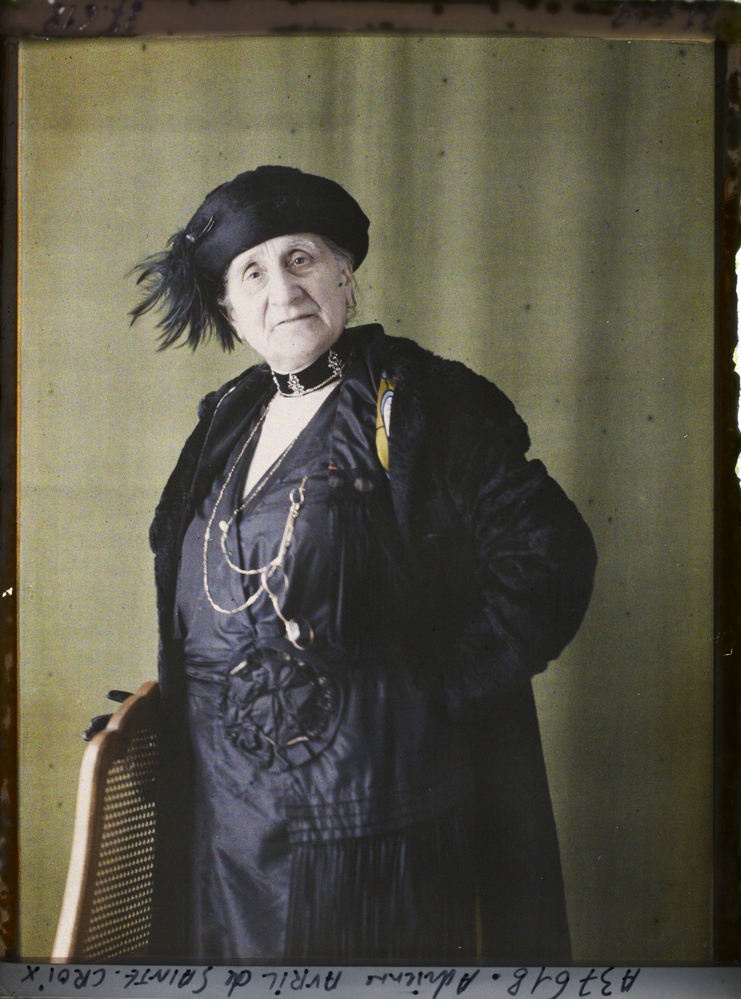 Image représentant Madame  https://musee-albert-kahn.s-museum.fr/home/NWQ2OTAwYzNmYjZlZTk1ZWQwODJmMjY4L2dlbmVyaWMtbm90aWNlLXRhYi9hdXRob3JpdHkvNjE3YTc5ZjVjZjhiODk2OGIzMzM3ZDIx/5d6900c3fb6ee95ed082f268/generic-notice-tab/authority/617a79ebcf8b8968b33367c8 Adrienne Avril de Sainte-Croix