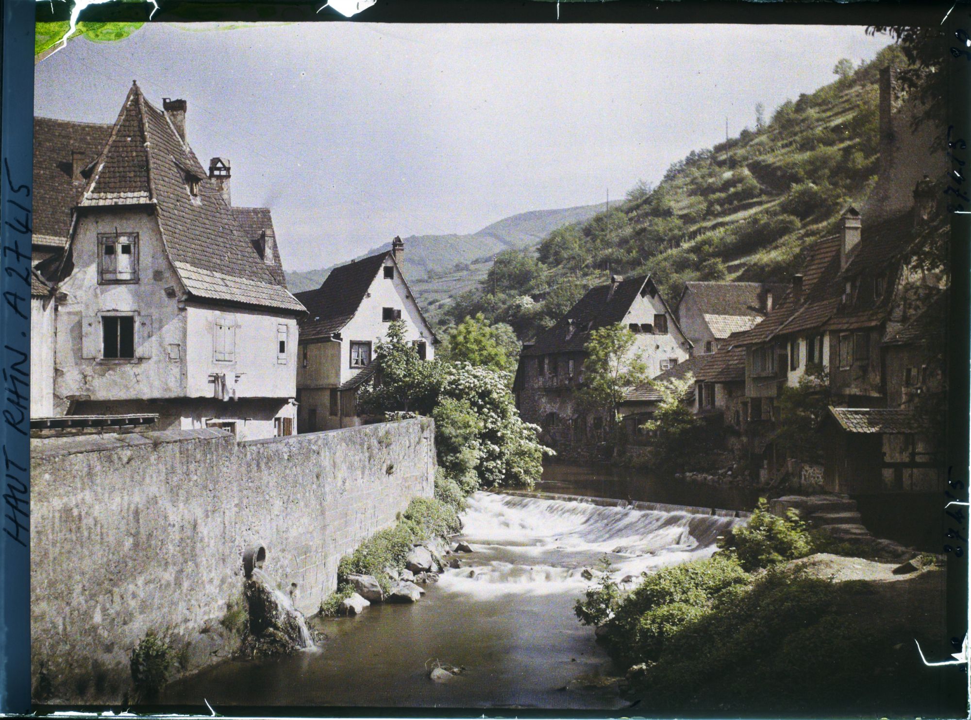 Image représentant France, Kaysersberg, Les bords de la Veiss vers l'amont pris du Pont