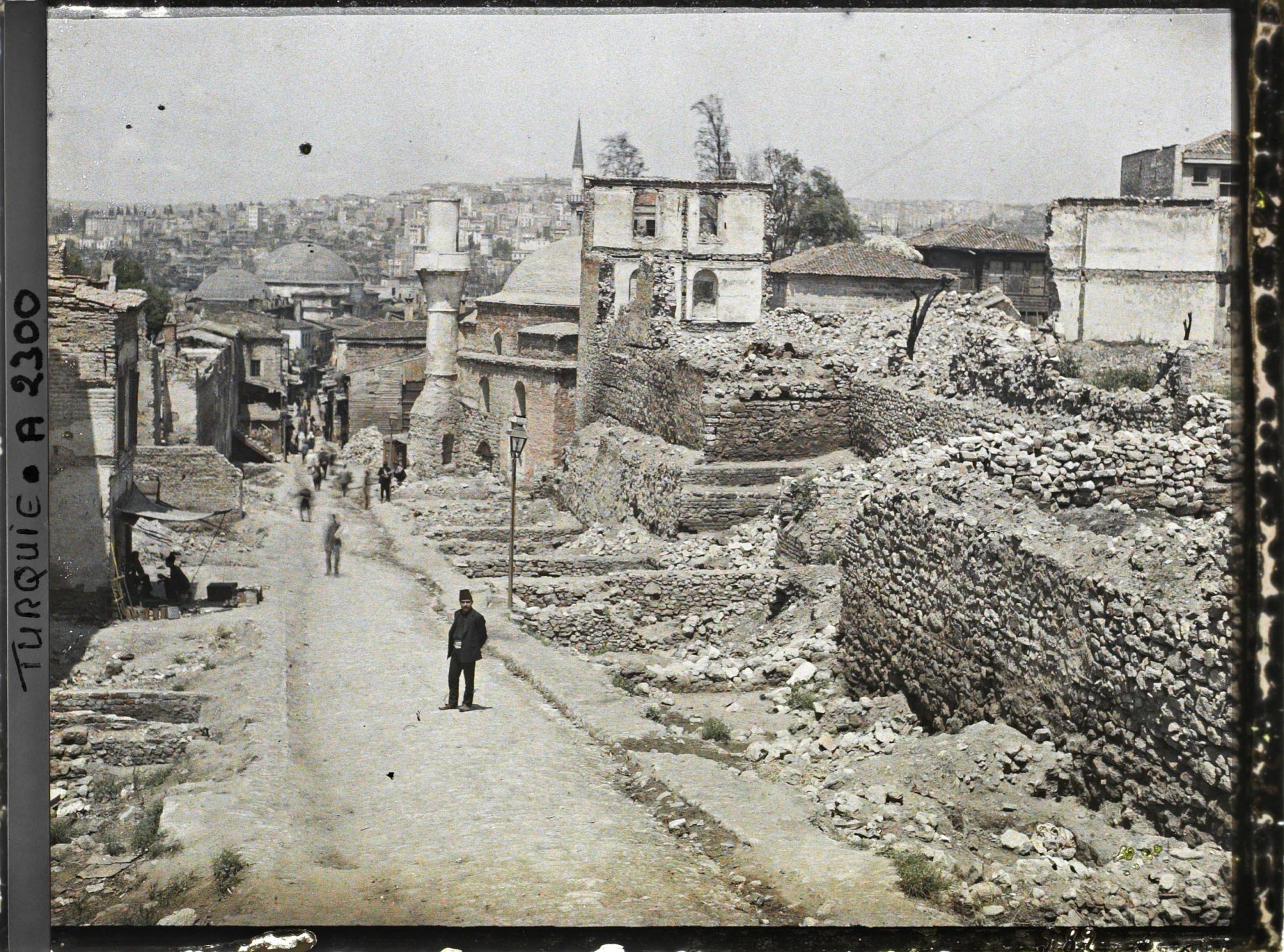 Image représentant Une rue en pente dans le quartier du pont de Karakoy