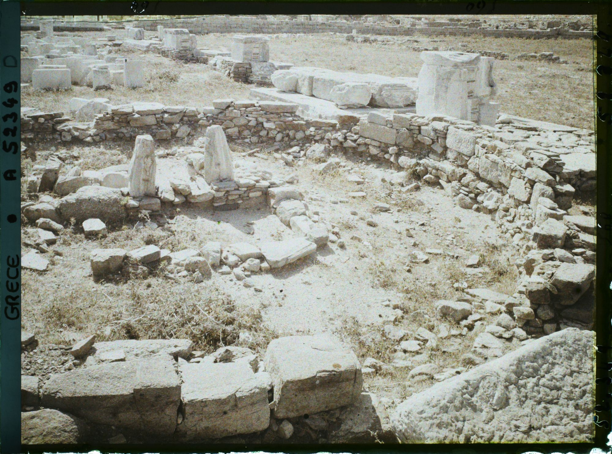 Image représentant Ossuaire Mycénien - Tombeaux des Vierges hyperboréennes, Compagnes d'Artémis