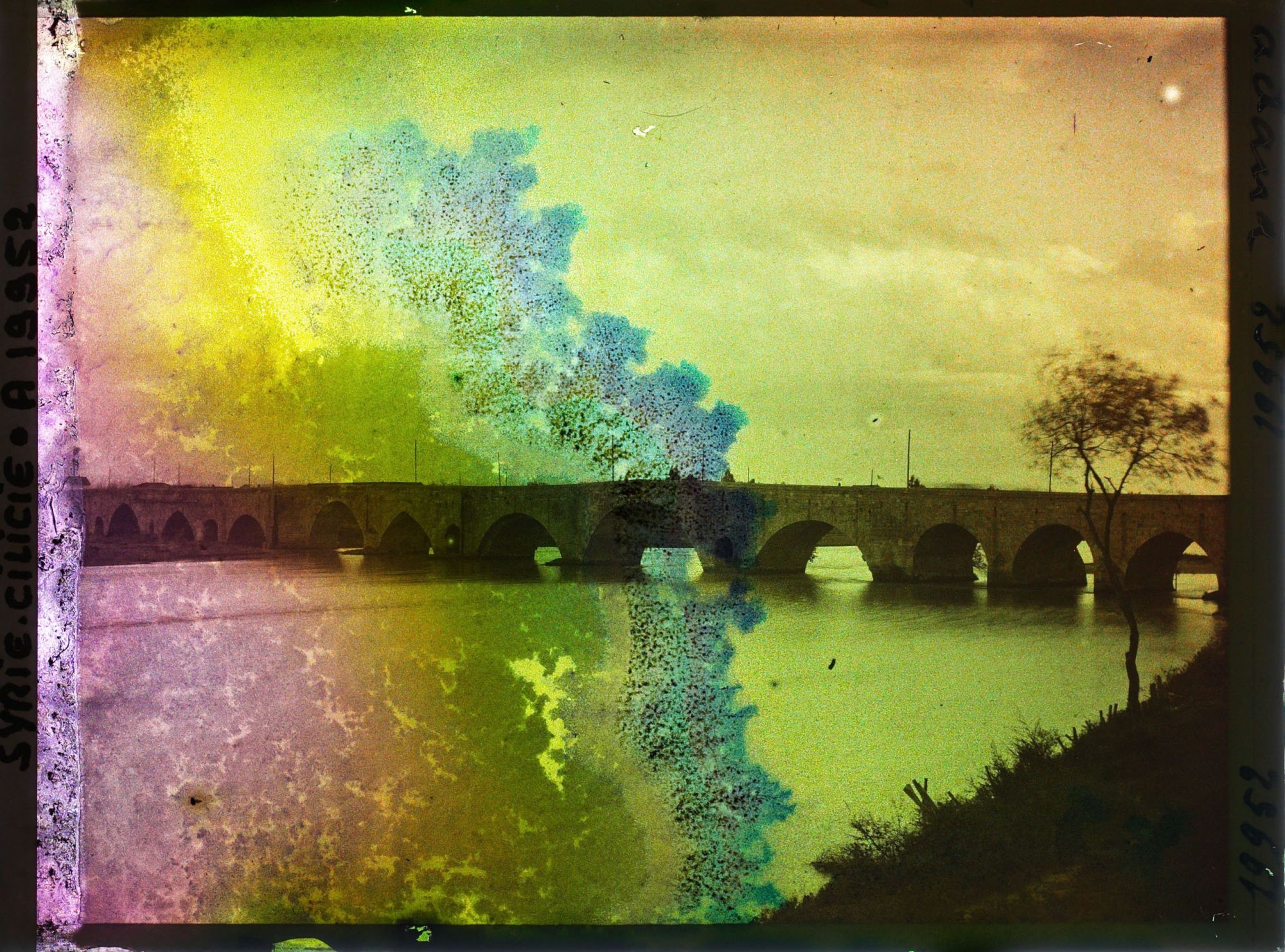 Image représentant Le grand pont, Tasköprü, sur le fleuve Seyhan